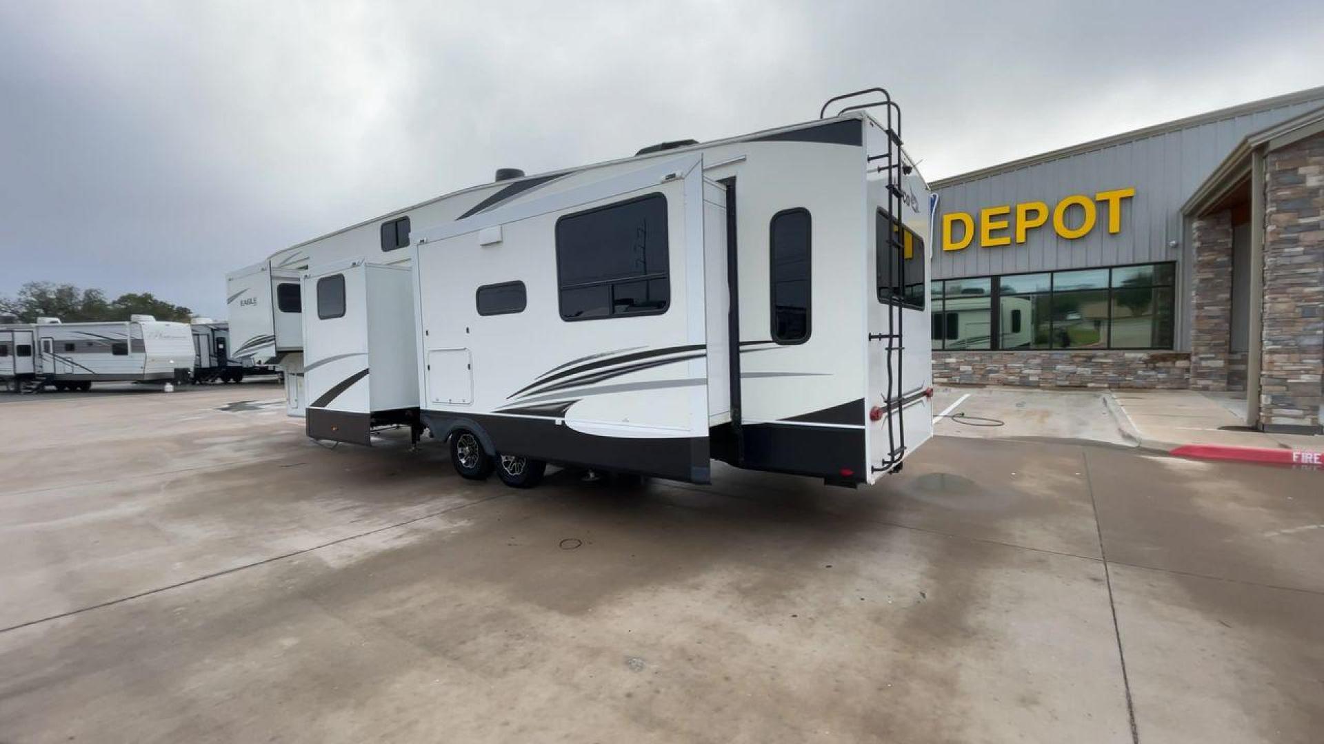 2021 JAYCO EAGLE 357MDOK (1UJCJ0BV6M1) , Length: 41.92 ft. | Dry Weight: 13,030 lbs. | Gross Weight: 14,995 lbs. | Slides: 4 transmission, located at 4319 N Main St, Cleburne, TX, 76033, (817) 678-5133, 32.385960, -97.391212 - Photo#7