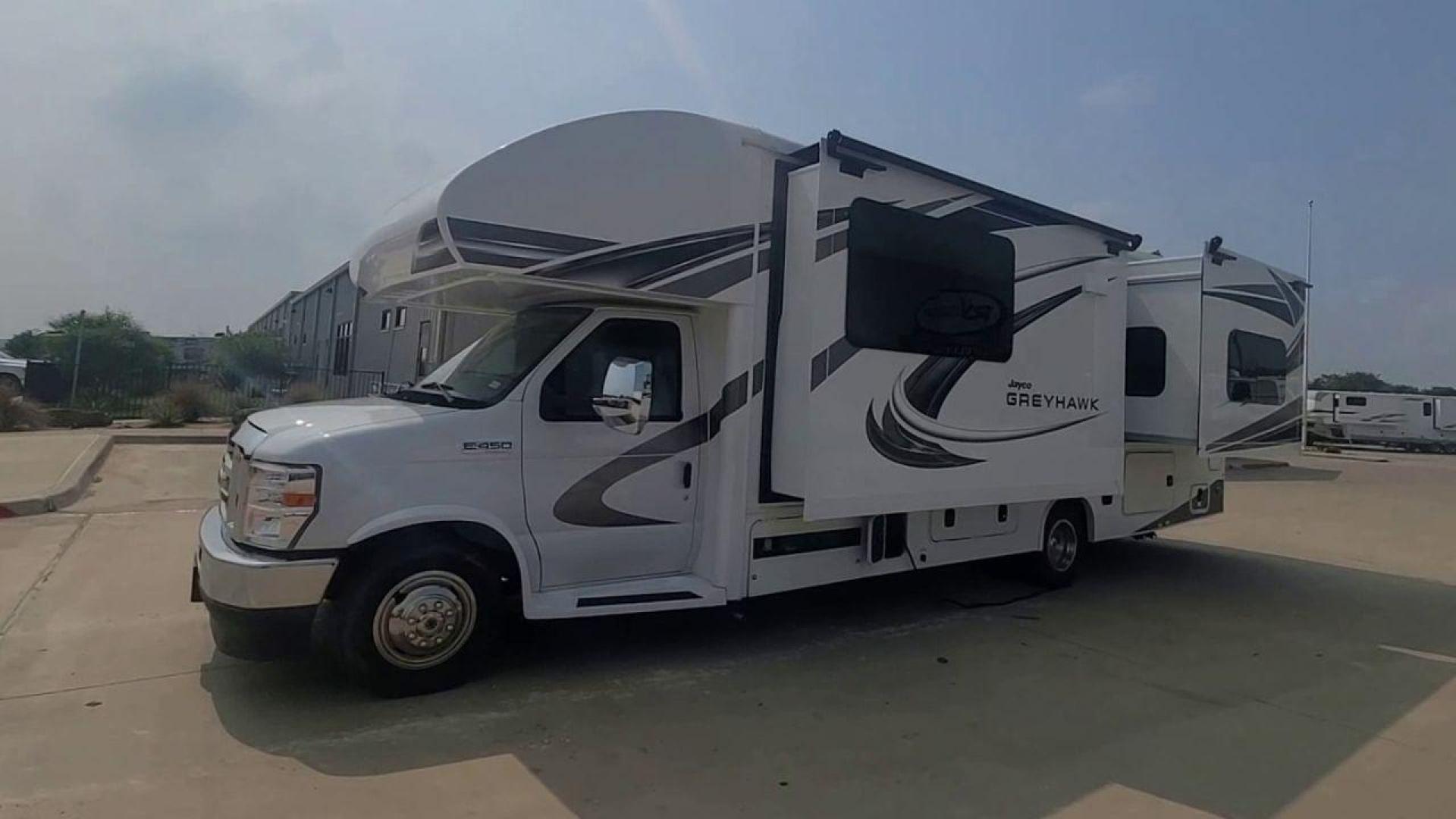 2021 WHITE JAYCO GREYHAWK 27U (1FDXE4FN7MD) , Length: 29.92 ft. | Gross Weight: 14,500 lbs. | Slides: 2 transmission, located at 4319 N Main St, Cleburne, TX, 76033, (817) 678-5133, 32.385960, -97.391212 - The 2021 Jayco Greyhawk 27U is the best Class C motorhome on the market. It's great for people who want to go on adventures on the open road. The length of this RV is 29.92 feet, and its gross weight is 14,500 pounds. It is the perfect size for getting around. With two slides, the Greyhawk 27U's int - Photo#3