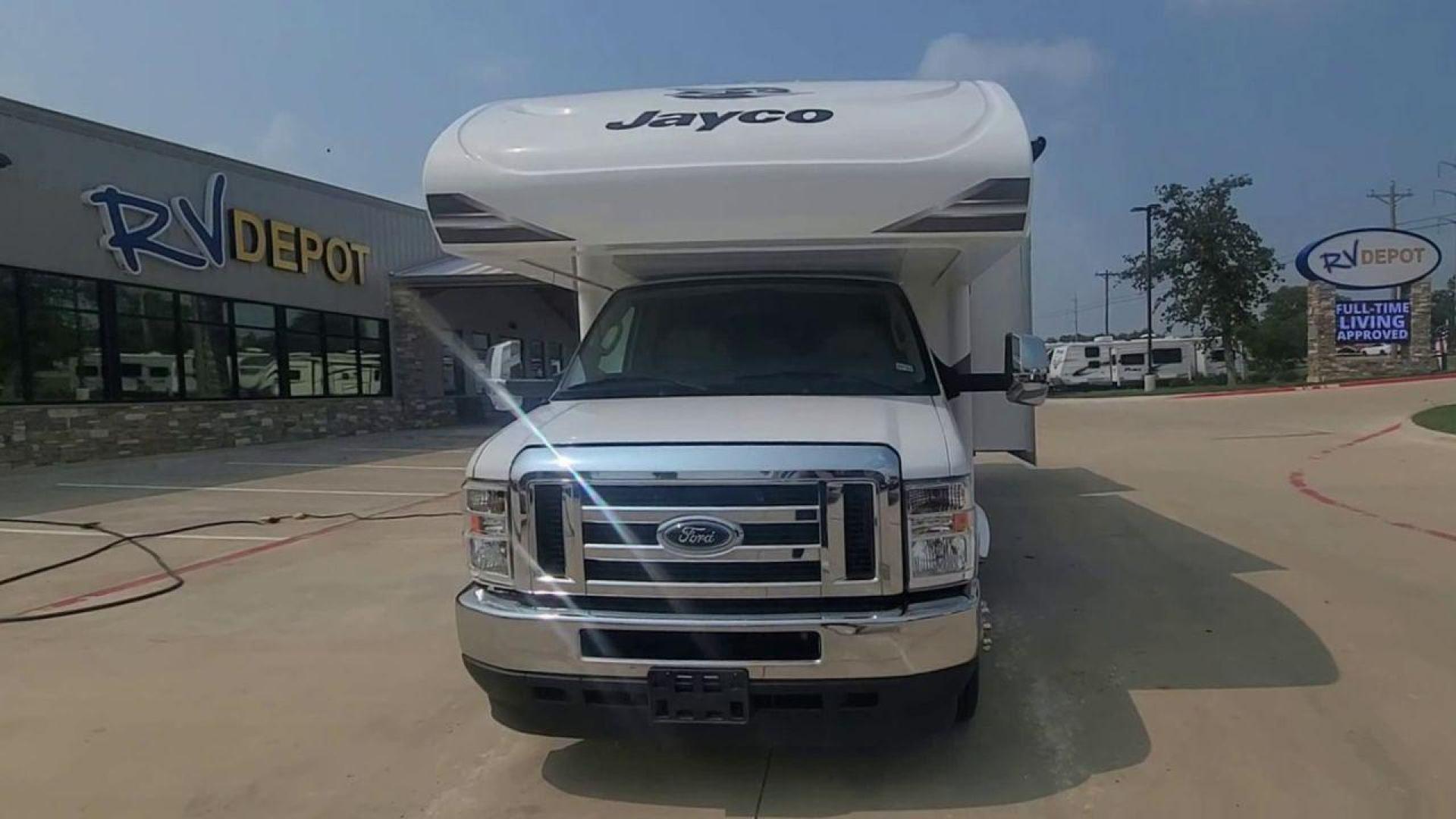 2021 WHITE JAYCO GREYHAWK 27U (1FDXE4FN7MD) , Length: 29.92 ft. | Gross Weight: 14,500 lbs. | Slides: 2 transmission, located at 4319 N Main St, Cleburne, TX, 76033, (817) 678-5133, 32.385960, -97.391212 - The 2021 Jayco Greyhawk 27U is the best Class C motorhome on the market. It's great for people who want to go on adventures on the open road. The length of this RV is 29.92 feet, and its gross weight is 14,500 pounds. It is the perfect size for getting around. With two slides, the Greyhawk 27U's int - Photo#4