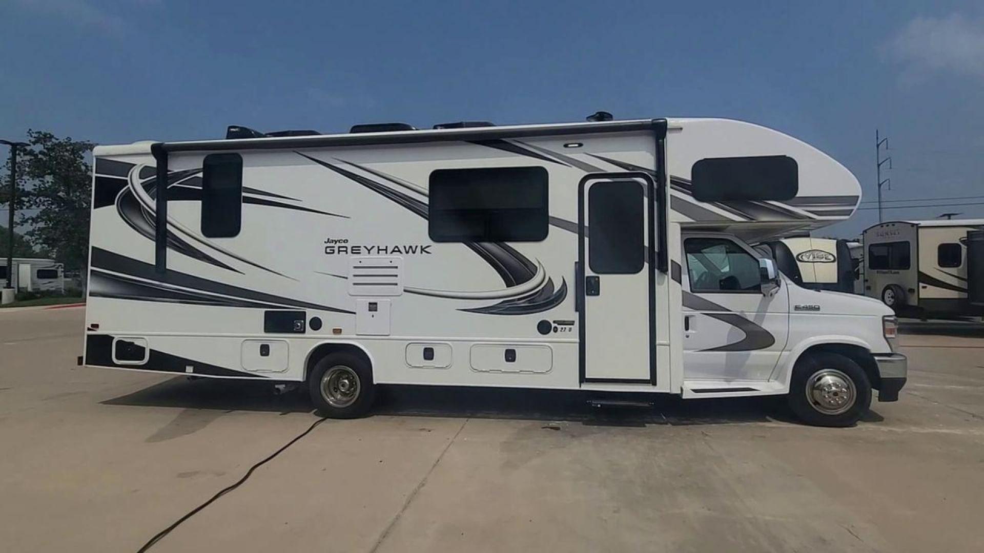 2021 WHITE JAYCO GREYHAWK 27U (1FDXE4FN7MD) , Length: 29.92 ft. | Gross Weight: 14,500 lbs. | Slides: 2 transmission, located at 4319 N Main St, Cleburne, TX, 76033, (817) 678-5133, 32.385960, -97.391212 - The 2021 Jayco Greyhawk 27U is the best Class C motorhome on the market. It's great for people who want to go on adventures on the open road. The length of this RV is 29.92 feet, and its gross weight is 14,500 pounds. It is the perfect size for getting around. With two slides, the Greyhawk 27U's int - Photo#6