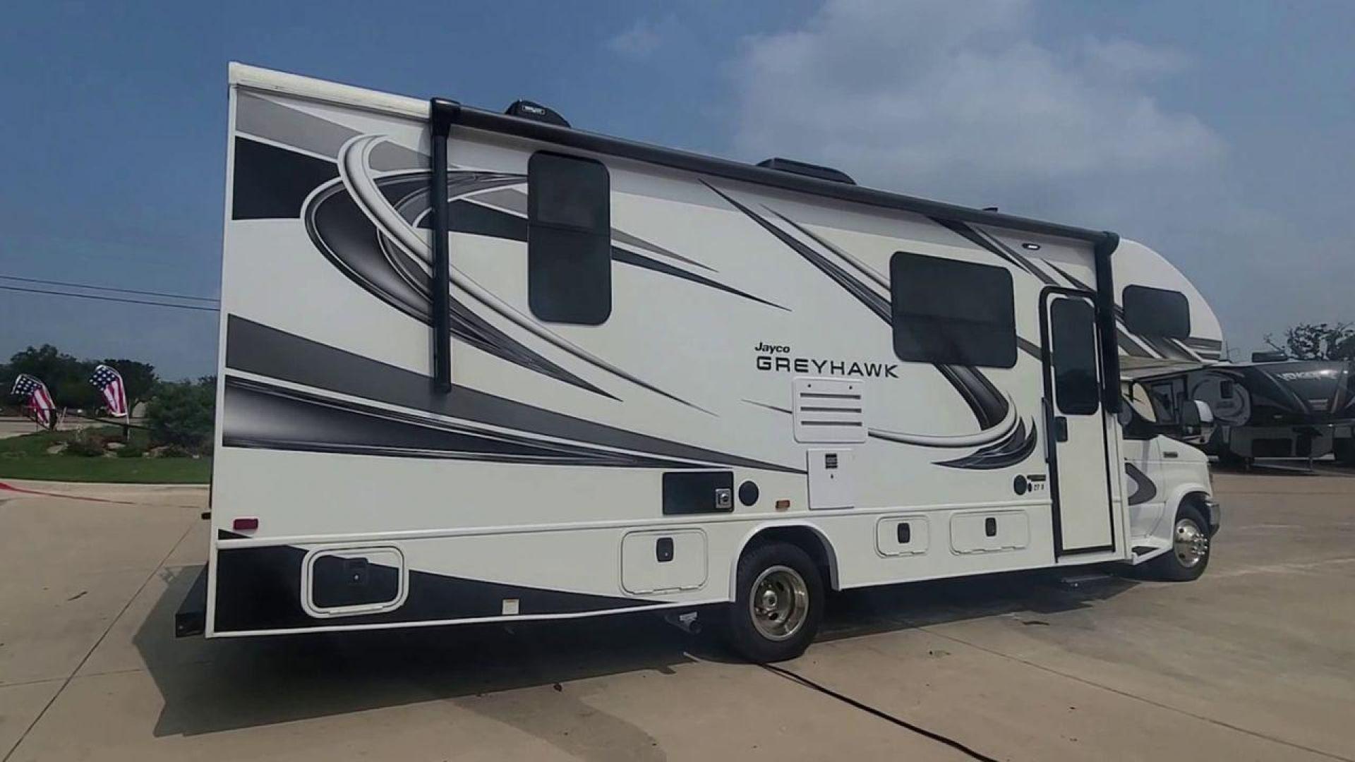 2021 WHITE JAYCO GREYHAWK 27U (1FDXE4FN7MD) , Length: 29.92 ft. | Gross Weight: 14,500 lbs. | Slides: 2 transmission, located at 4319 N Main St, Cleburne, TX, 76033, (817) 678-5133, 32.385960, -97.391212 - The 2021 Jayco Greyhawk 27U is the best Class C motorhome on the market. It's great for people who want to go on adventures on the open road. The length of this RV is 29.92 feet, and its gross weight is 14,500 pounds. It is the perfect size for getting around. With two slides, the Greyhawk 27U's int - Photo#7