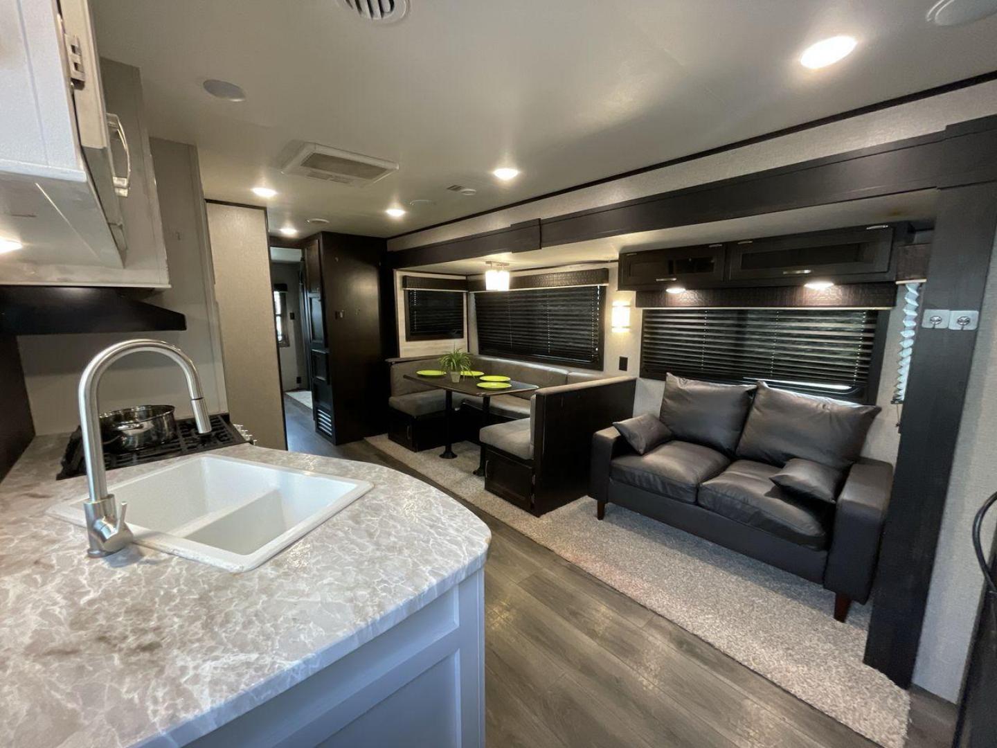 2021 JAYCO JAY FLIGHT 32BHDS (1UJBJ0BTXM1) , located at 4319 N Main St, Cleburne, TX, 76033, (817) 678-5133, 32.385960, -97.391212 - Photo#12