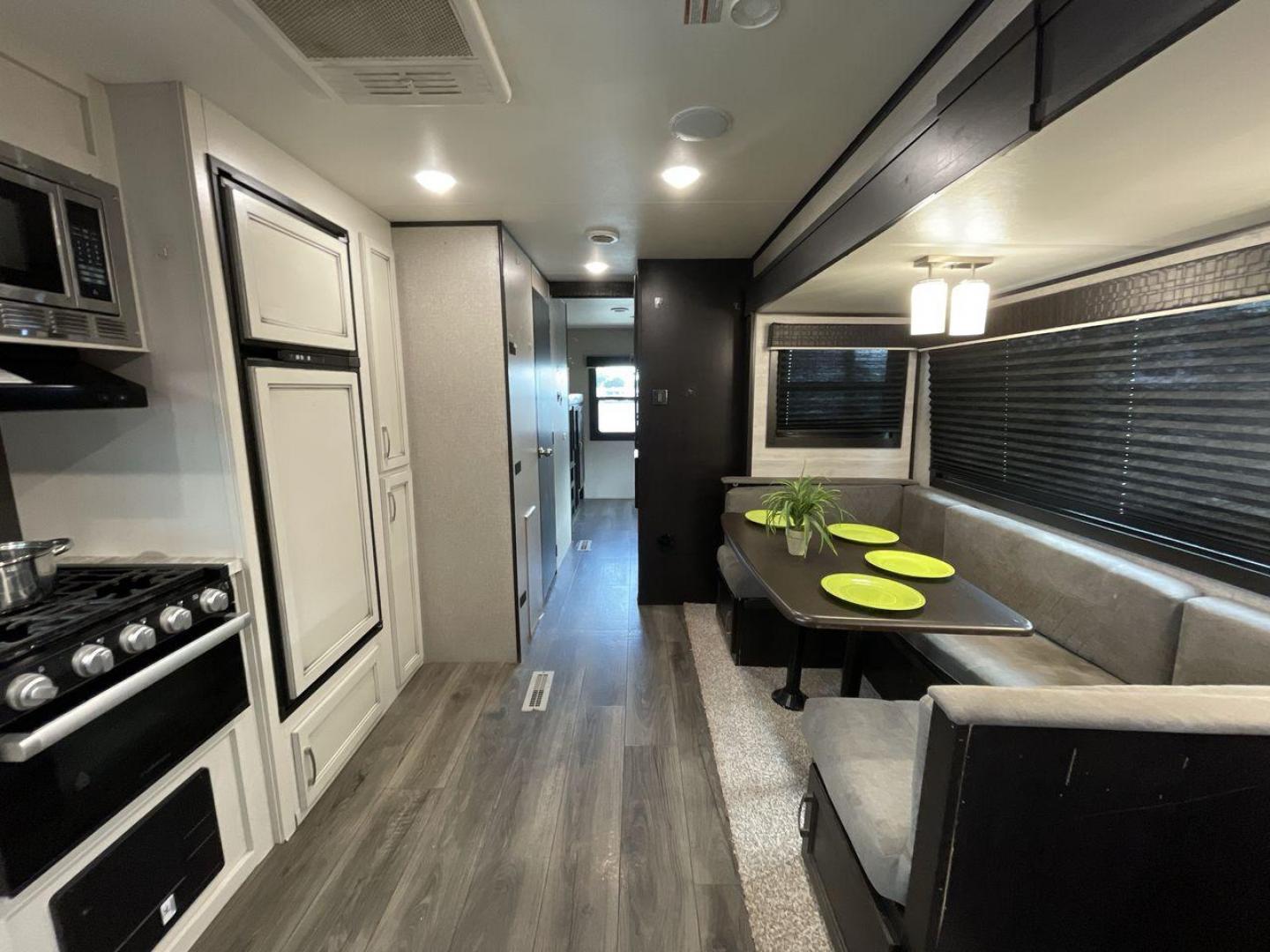 2021 JAYCO JAY FLIGHT 32BHDS (1UJBJ0BTXM1) , located at 4319 N Main St, Cleburne, TX, 76033, (817) 678-5133, 32.385960, -97.391212 - Photo#13