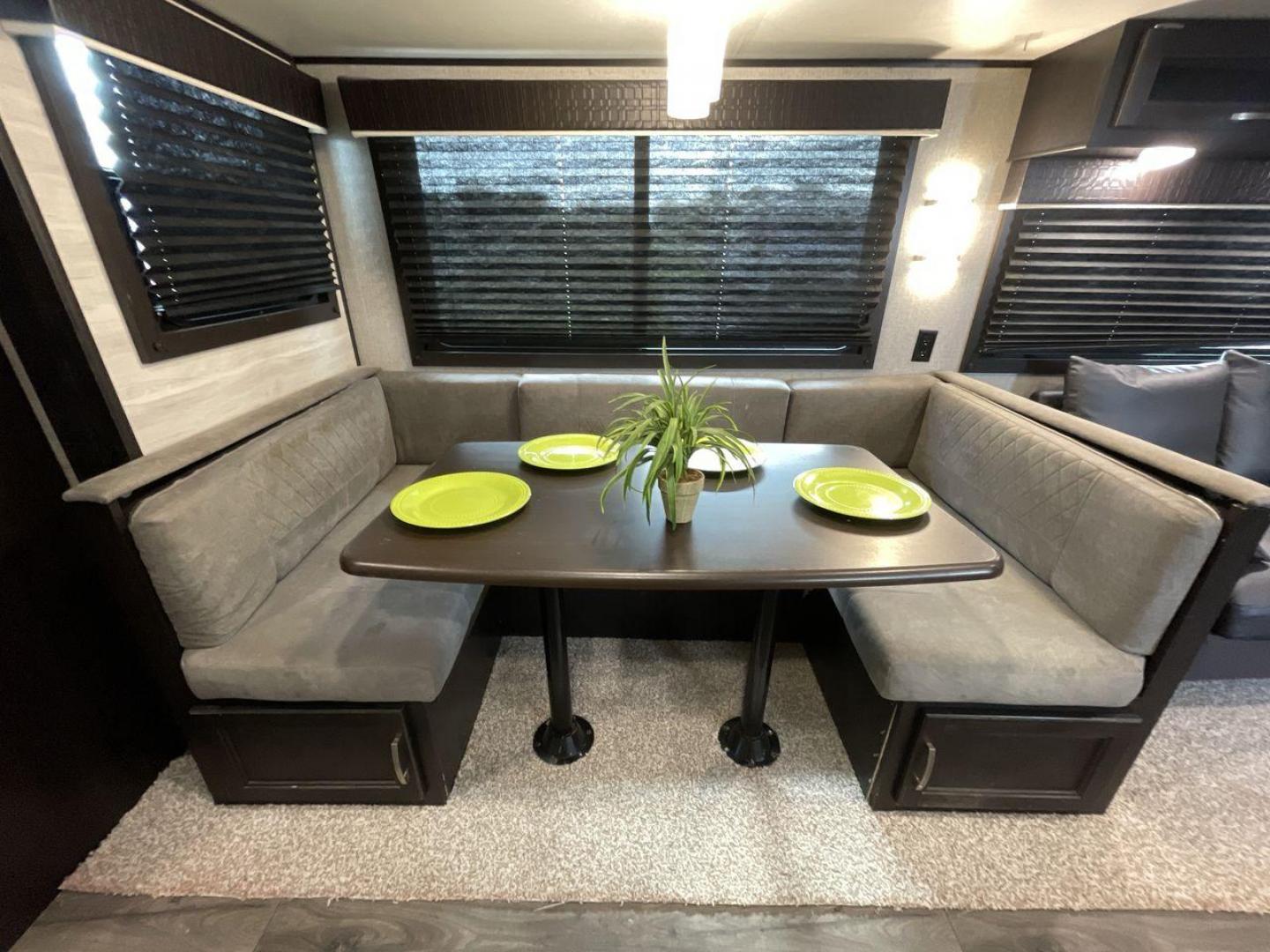 2021 JAYCO JAY FLIGHT 32BHDS (1UJBJ0BTXM1) , located at 4319 N Main St, Cleburne, TX, 76033, (817) 678-5133, 32.385960, -97.391212 - Photo#14