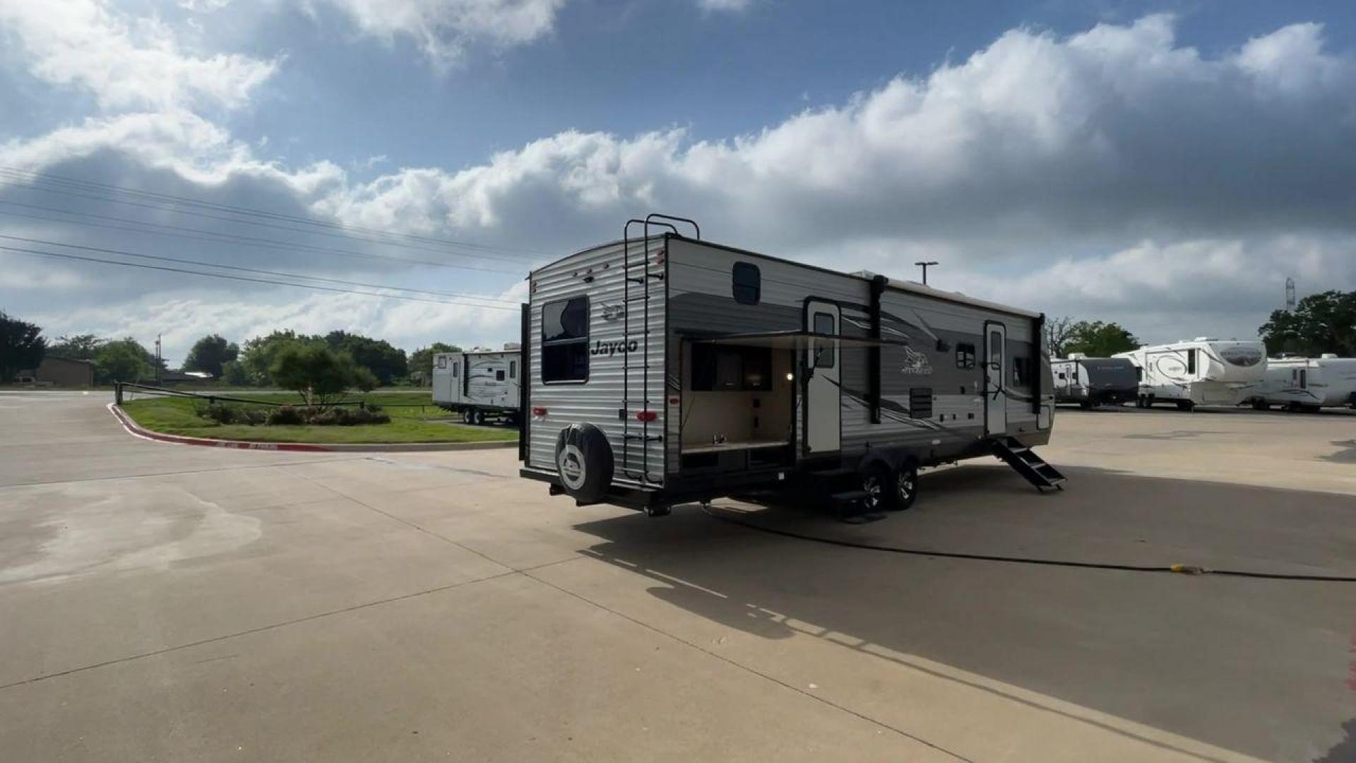 2021 JAYCO JAY FLIGHT 32BHDS (1UJBJ0BTXM1) , located at 4319 N Main St, Cleburne, TX, 76033, (817) 678-5133, 32.385960, -97.391212 - Photo#1