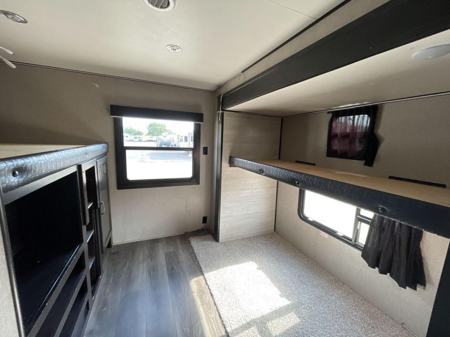 2021 JAYCO JAY FLIGHT 32BHDS (1UJBJ0BTXM1) , located at 4319 N Main St, Cleburne, TX, 76033, (817) 678-5133, 32.385960, -97.391212 - Photo#19