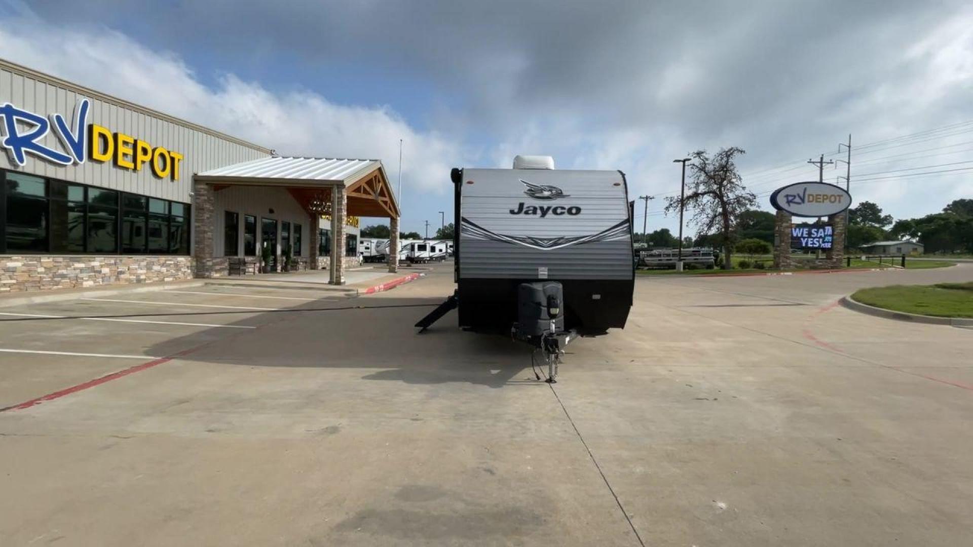 2021 JAYCO JAY FLIGHT 32BHDS (1UJBJ0BTXM1) , located at 4319 N Main St, Cleburne, TX, 76033, (817) 678-5133, 32.385960, -97.391212 - Photo#4