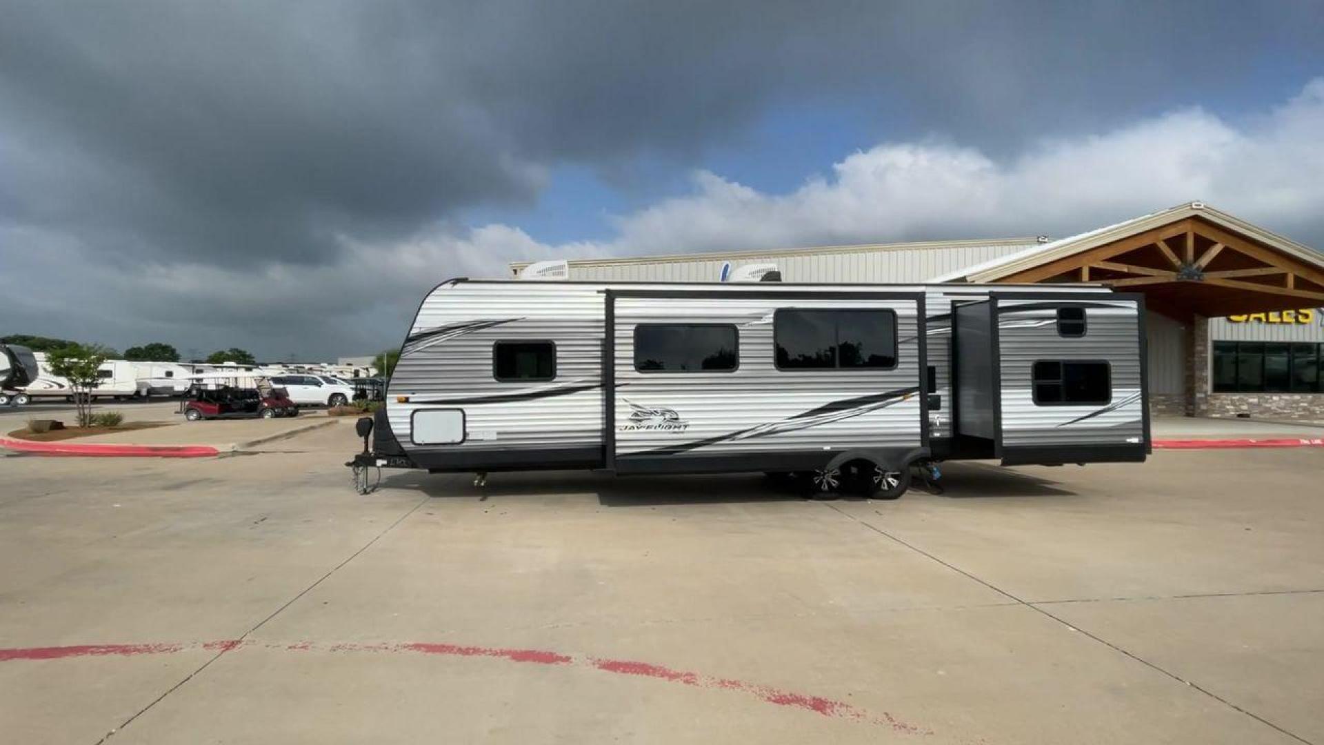 2021 JAYCO JAY FLIGHT 32BHDS (1UJBJ0BTXM1) , located at 4319 N Main St, Cleburne, TX, 76033, (817) 678-5133, 32.385960, -97.391212 - Photo#6