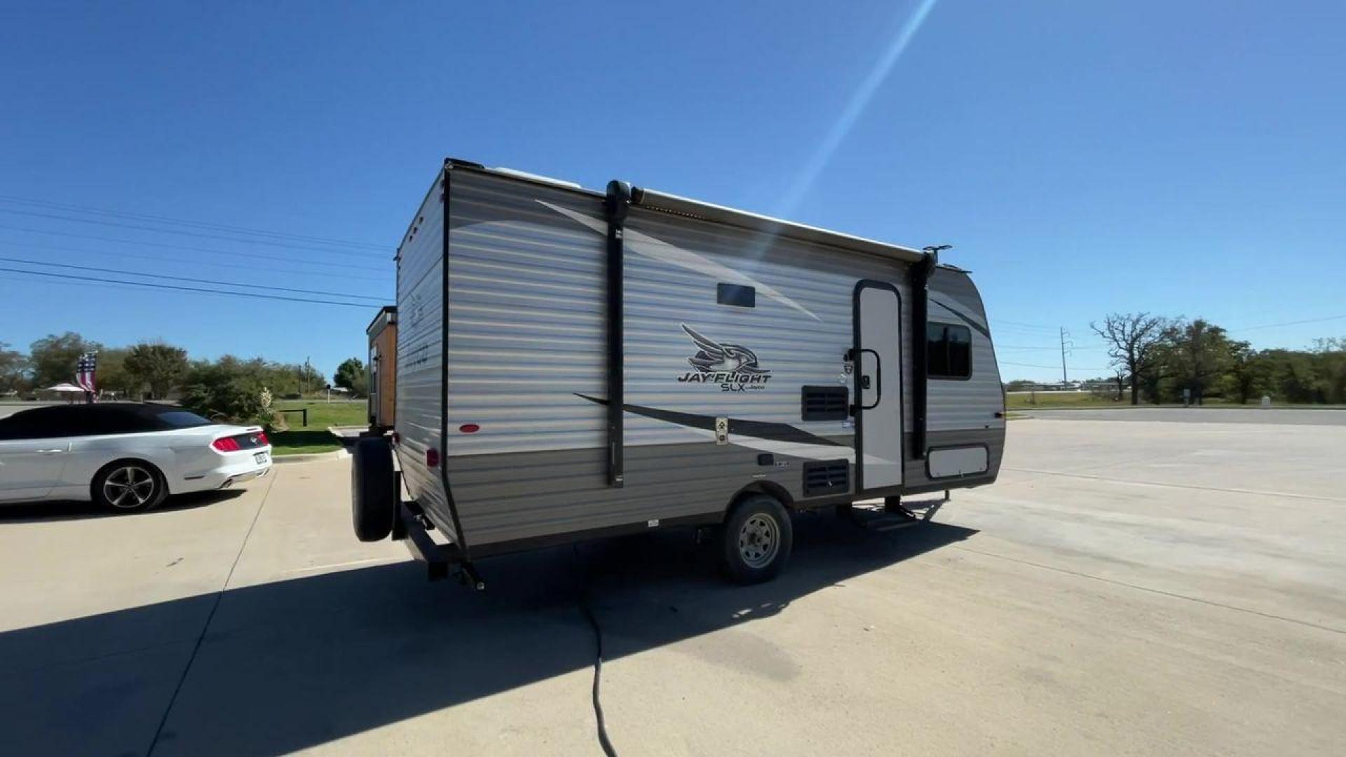 2021 JAYCO JAY FLIGHT SLX 174BH (1UJBJ0AJ1M1) , Length: 21.67 ft | Dry Weight: 3,075 lbs | GVWR: 3,950 lbs | Slides: 0 transmission, located at 4319 N Main St, Cleburne, TX, 76033, (817) 678-5133, 32.385960, -97.391212 - Photo#1