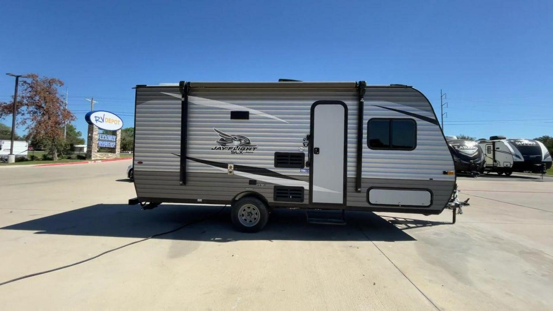 2021 JAYCO JAY FLIGHT SLX 174BH (1UJBJ0AJ1M1) , Length: 21.67 ft | Dry Weight: 3,075 lbs | GVWR: 3,950 lbs | Slides: 0 transmission, located at 4319 N Main St, Cleburne, TX, 76033, (817) 678-5133, 32.385960, -97.391212 - Photo#2