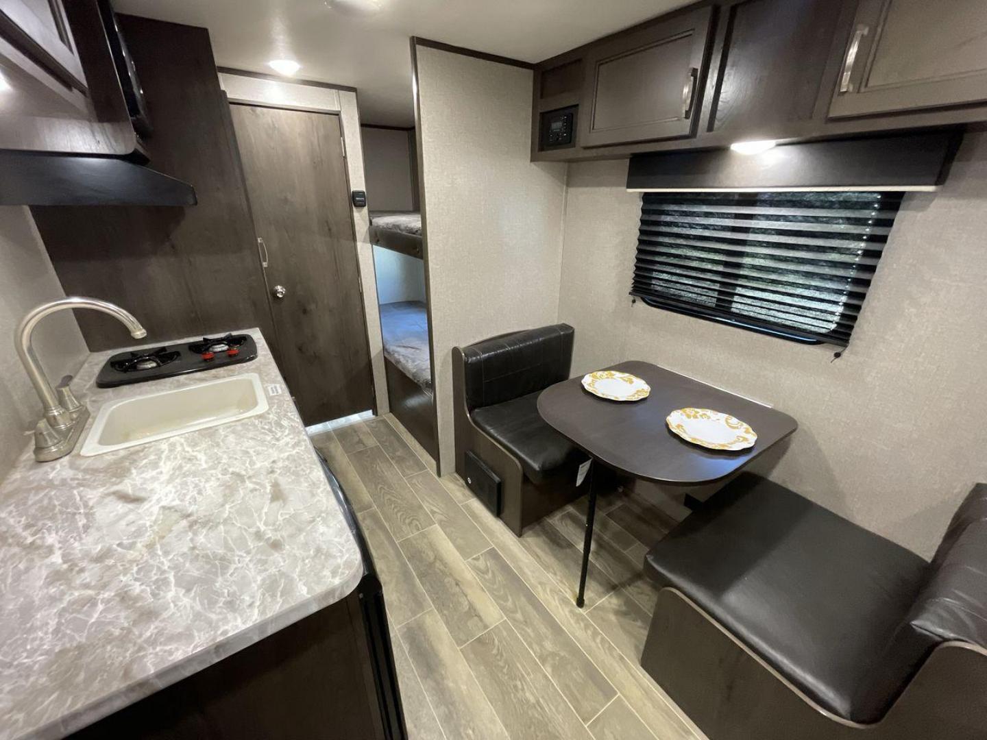 2021 JAYCO JAY FLIGHT SLX 174BH (1UJBJ0AJ1M1) , Length: 21.67 ft | Dry Weight: 3,075 lbs | GVWR: 3,950 lbs | Slides: 0 transmission, located at 4319 N Main St, Cleburne, TX, 76033, (817) 678-5133, 32.385960, -97.391212 - Photo#11