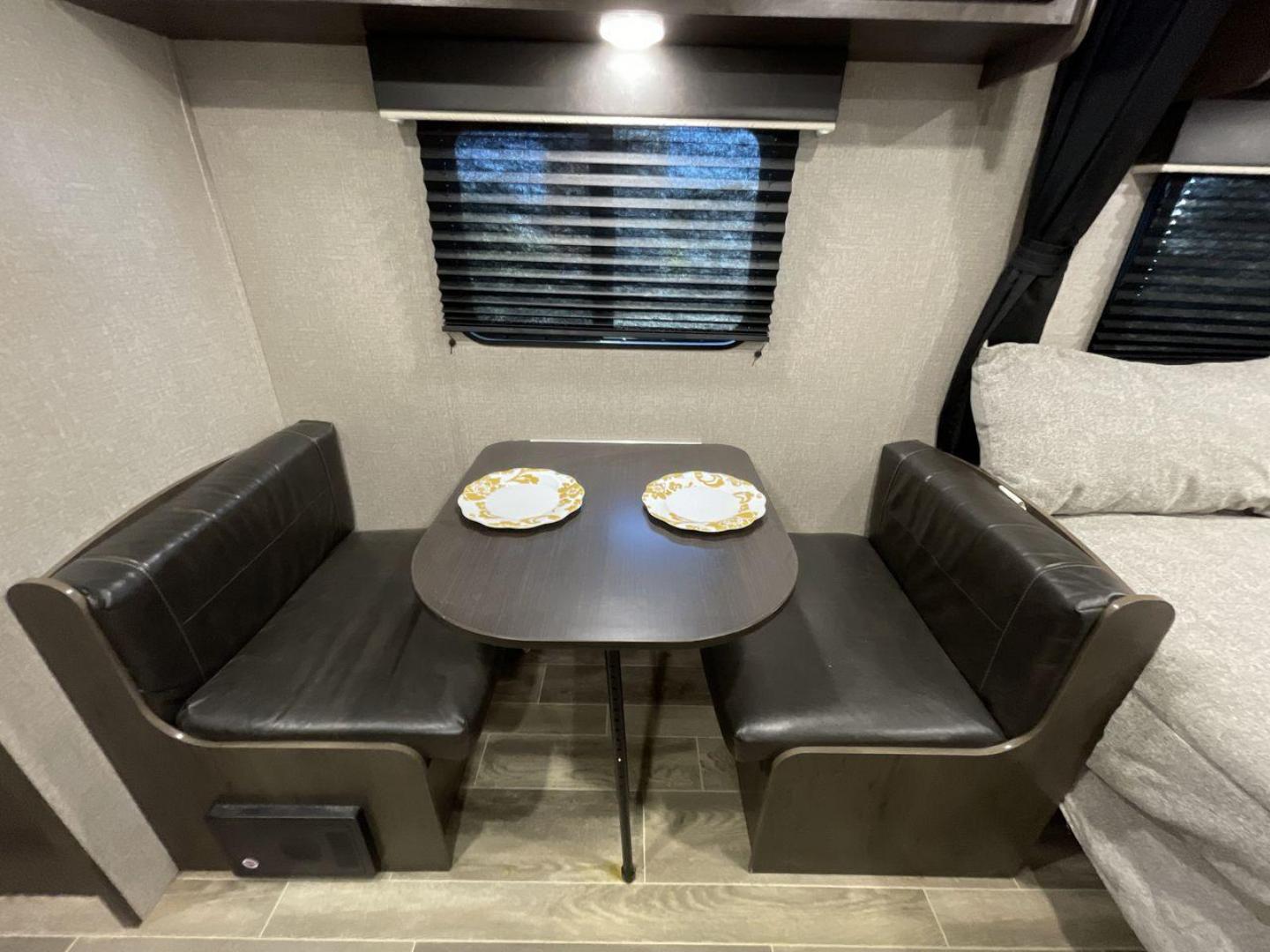 2021 JAYCO JAY FLIGHT SLX 174BH (1UJBJ0AJ1M1) , Length: 21.67 ft | Dry Weight: 3,075 lbs | GVWR: 3,950 lbs | Slides: 0 transmission, located at 4319 N Main St, Cleburne, TX, 76033, (817) 678-5133, 32.385960, -97.391212 - Photo#12