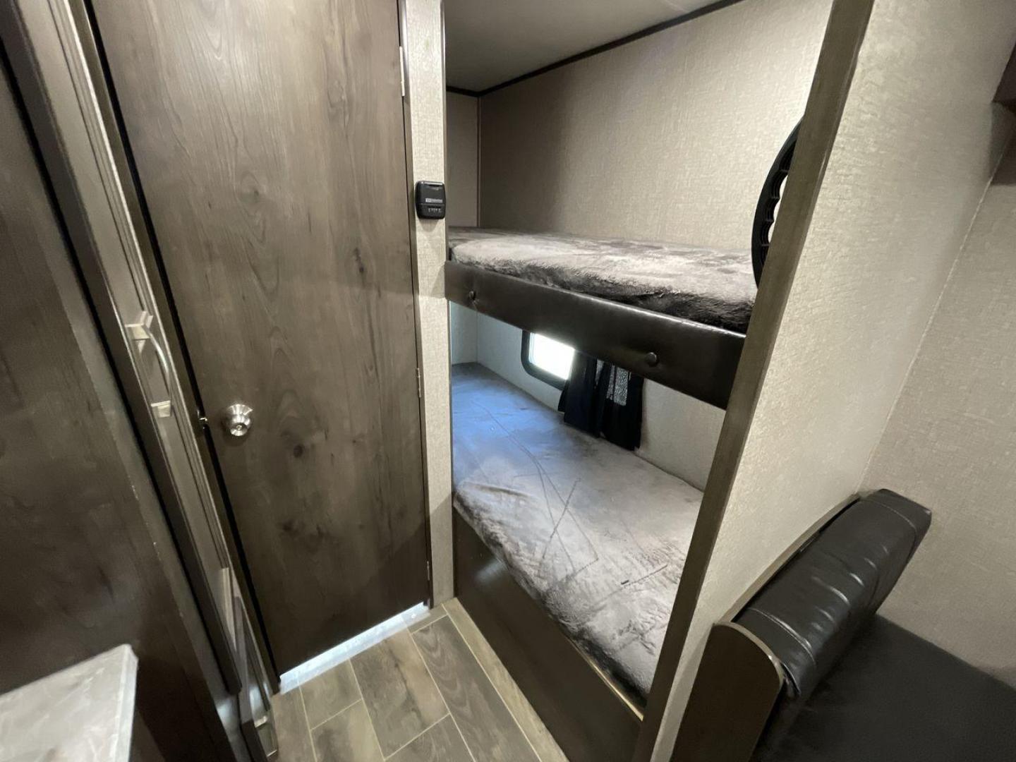 2021 JAYCO JAY FLIGHT SLX 174BH (1UJBJ0AJ1M1) , Length: 21.67 ft | Dry Weight: 3,075 lbs | GVWR: 3,950 lbs | Slides: 0 transmission, located at 4319 N Main St, Cleburne, TX, 76033, (817) 678-5133, 32.385960, -97.391212 - Photo#13