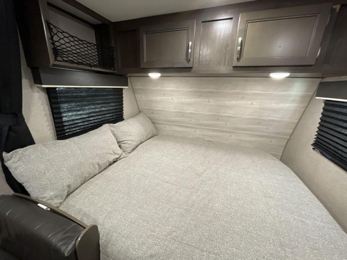 2021 JAYCO JAY FLIGHT SLX 174BH (1UJBJ0AJ1M1) , Length: 21.67 ft | Dry Weight: 3,075 lbs | GVWR: 3,950 lbs | Slides: 0 transmission, located at 4319 N Main St, Cleburne, TX, 76033, (817) 678-5133, 32.385960, -97.391212 - Photo#16