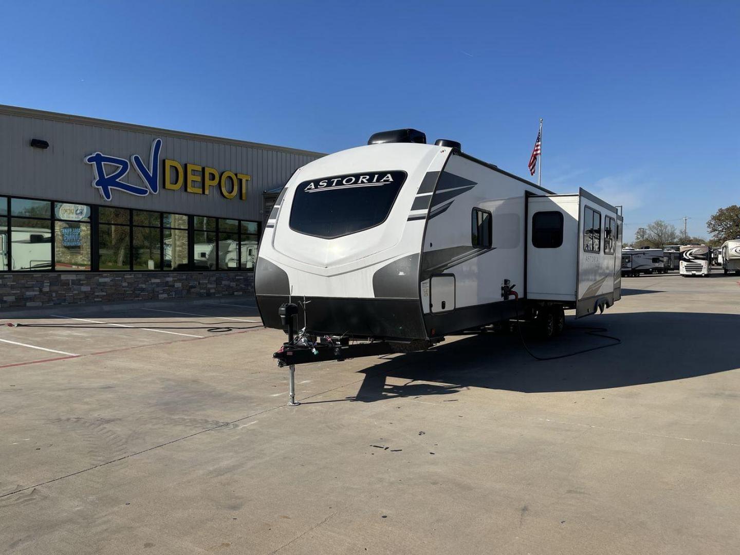 2021 KEYSTONE ASTORIA 3203BH (4YDT32020MM) , Length: 36.83 ft. ft | Dry Weight: 7,724 lbs. | Slides: 2 transmission, located at 4319 N Main St, Cleburne, TX, 76033, (817) 678-5133, 32.385960, -97.391212 - Photo#0