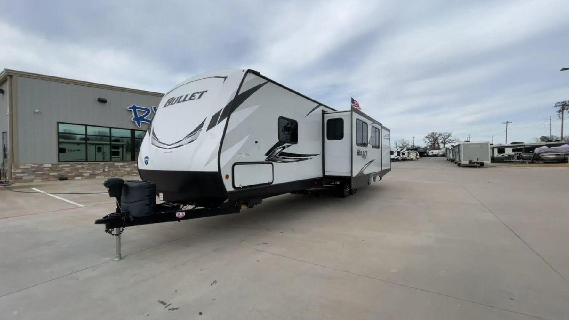 2021 KEYSTONE BULLET 331BHS (4YDT33120MT) , located at 4319 N Main St, Cleburne, TX, 76033, (817) 678-5133, 32.385960, -97.391212 - Photo#5