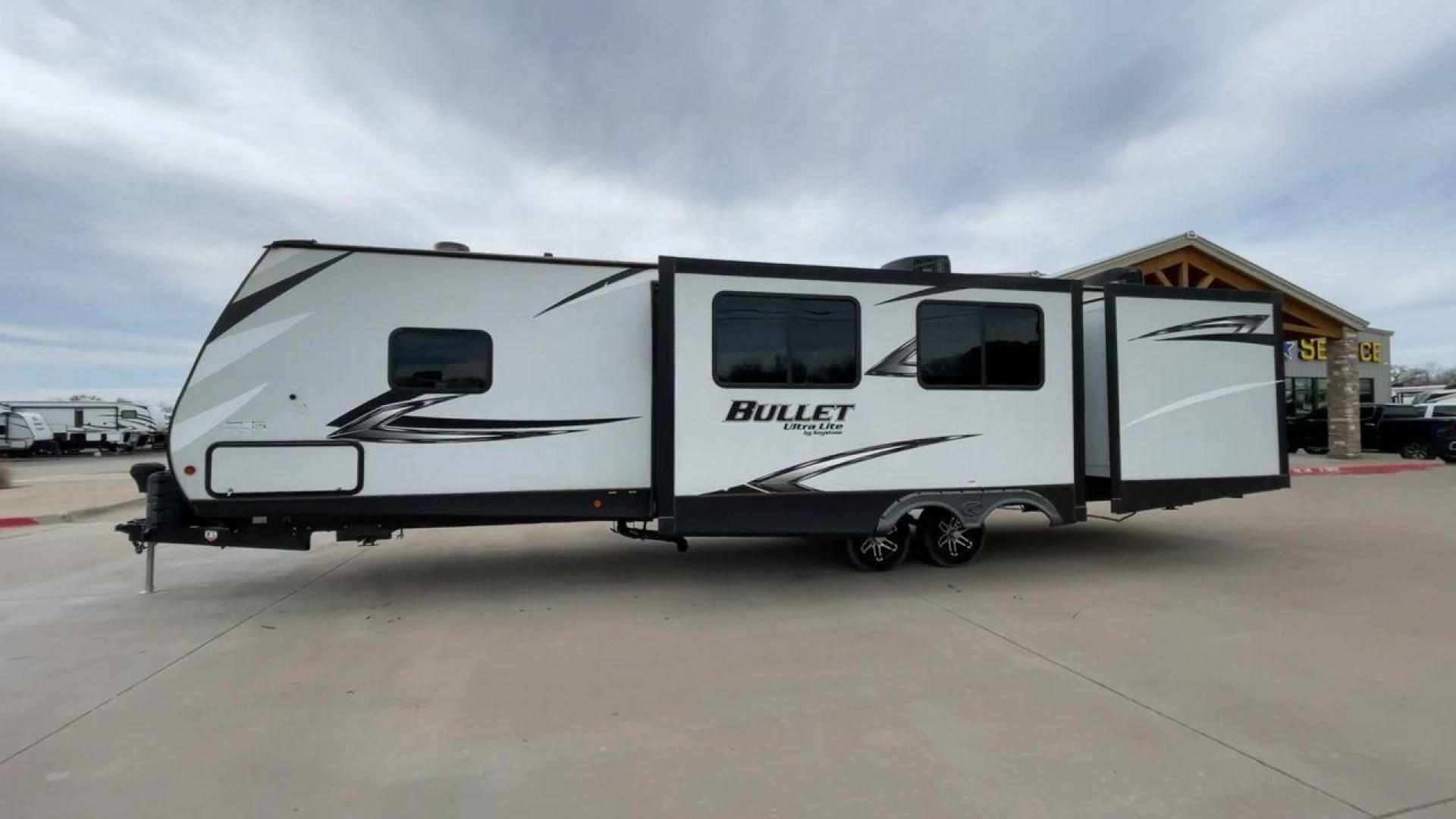 2021 KEYSTONE BULLET 331BHS (4YDT33120MT) , located at 4319 N Main St, Cleburne, TX, 76033, (817) 678-5133, 32.385960, -97.391212 - Photo#6