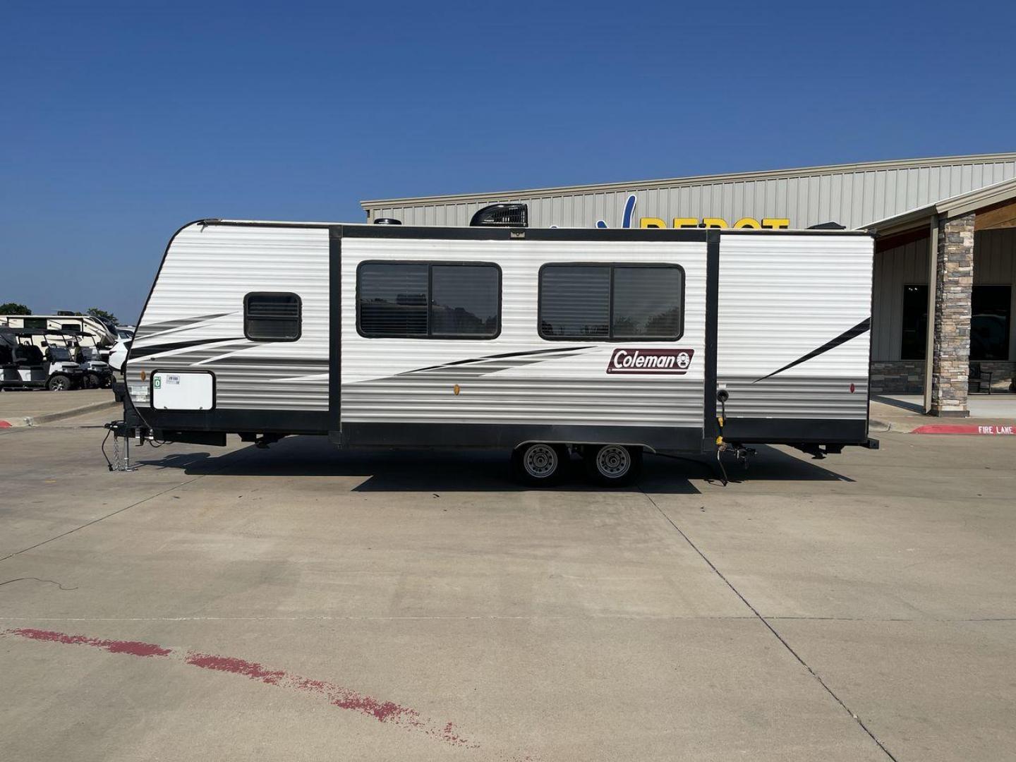 2021 KEYSTONE COLEMAN 262BH (4YDT26222MH) , located at 4319 N Main St, Cleburne, TX, 76033, (817) 678-5133, 32.385960, -97.391212 - Photo#23