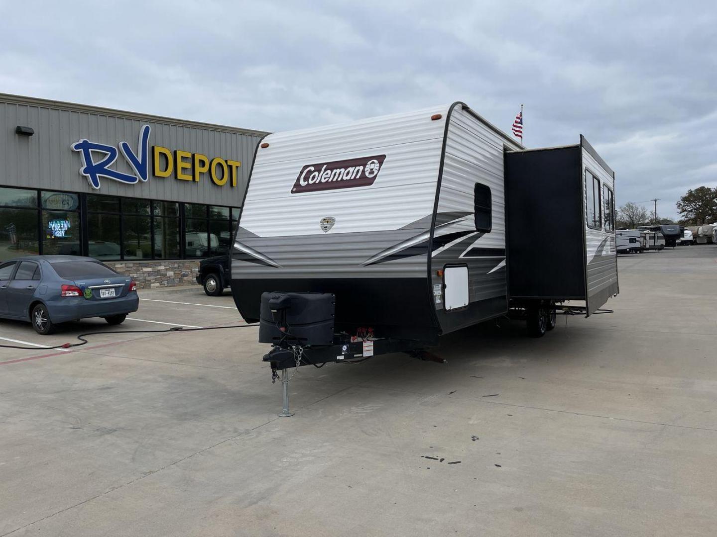 2021 KEYSTONE COLEMAN 263BH (4YDT2632XMH) , located at 4319 N Main St, Cleburne, TX, 76033, (817) 678-5133, 32.385960, -97.391212 - Photo#0