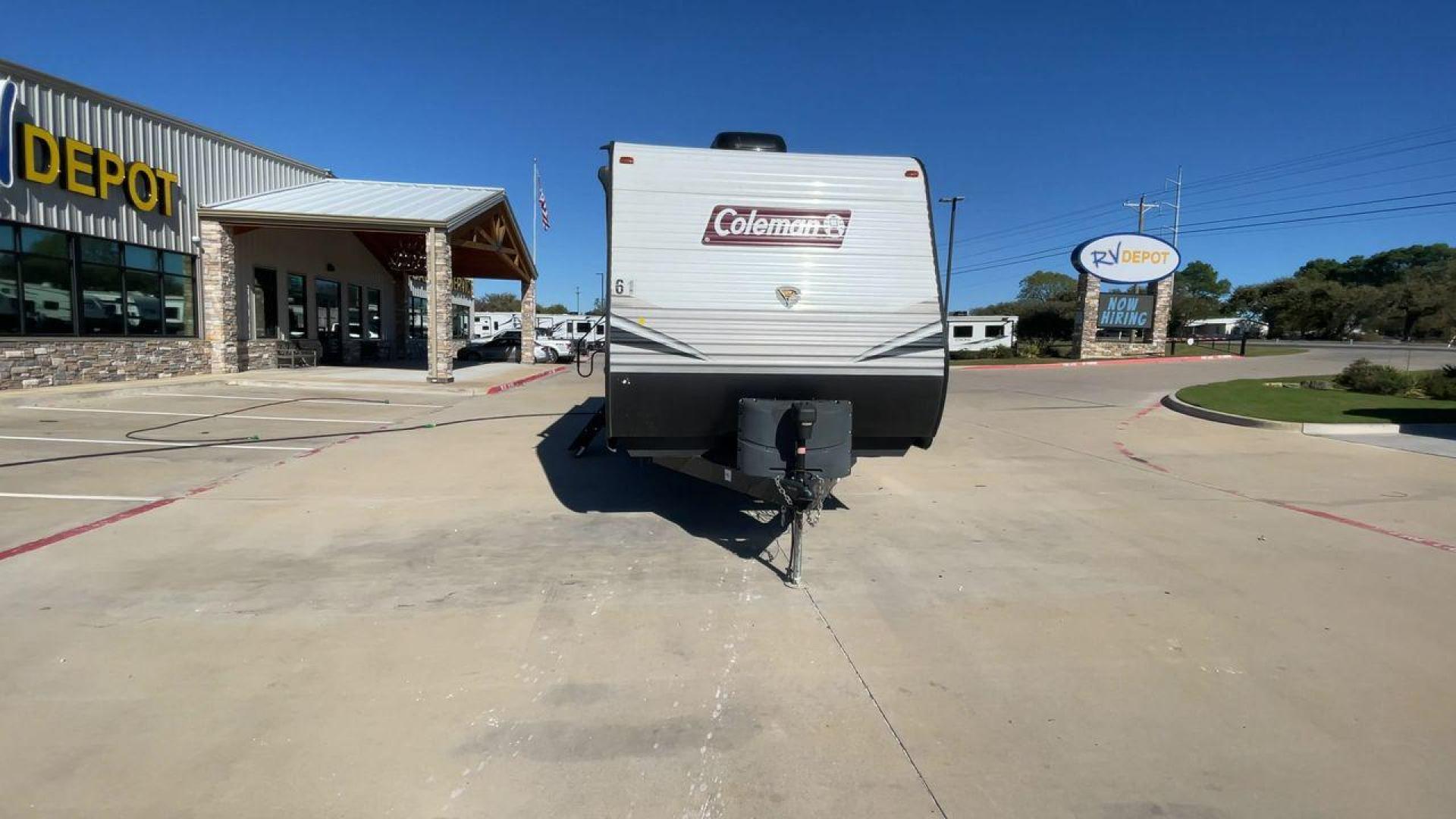 2021 KEYSTONE COLEMAN 286RK (4YDT28623MH) , Length: 32.92 ft. | Dry Weight: 6,592 lbs. | Slides: 1 transmission, located at 4319 N Main St, Cleburne, TX, 76033, (817) 678-5133, 32.385960, -97.391212 - Photo#4