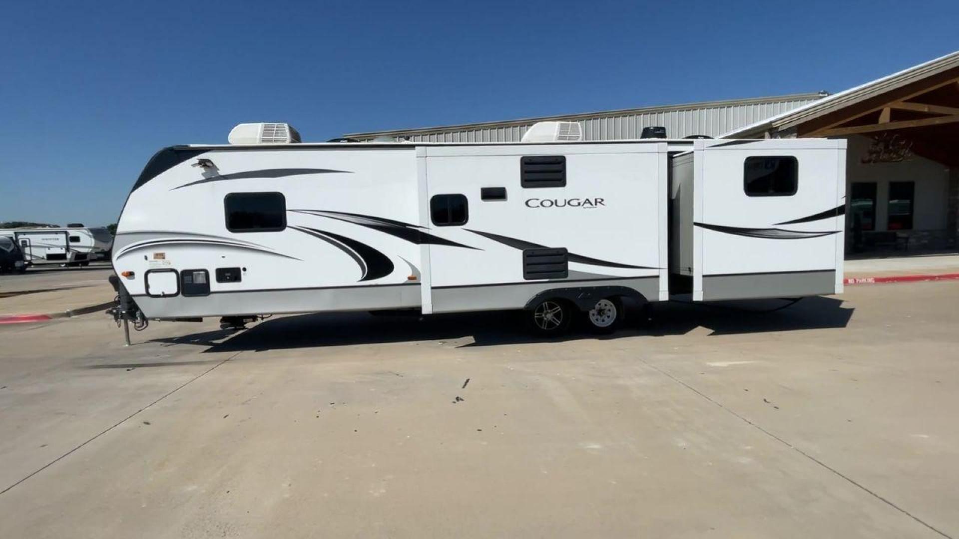 2021 KEYSTONE COUGAR 34TSB (4YDT34T26MV) , Length: 37.42 ft. | Dry Weight: 8,563 lbs. | Gross Weight: 10,500 lbs. | Slides: 3 transmission, located at 4319 N Main St, Cleburne, TX, 76033, (817) 678-5133, 32.385960, -97.391212 - Photo#6