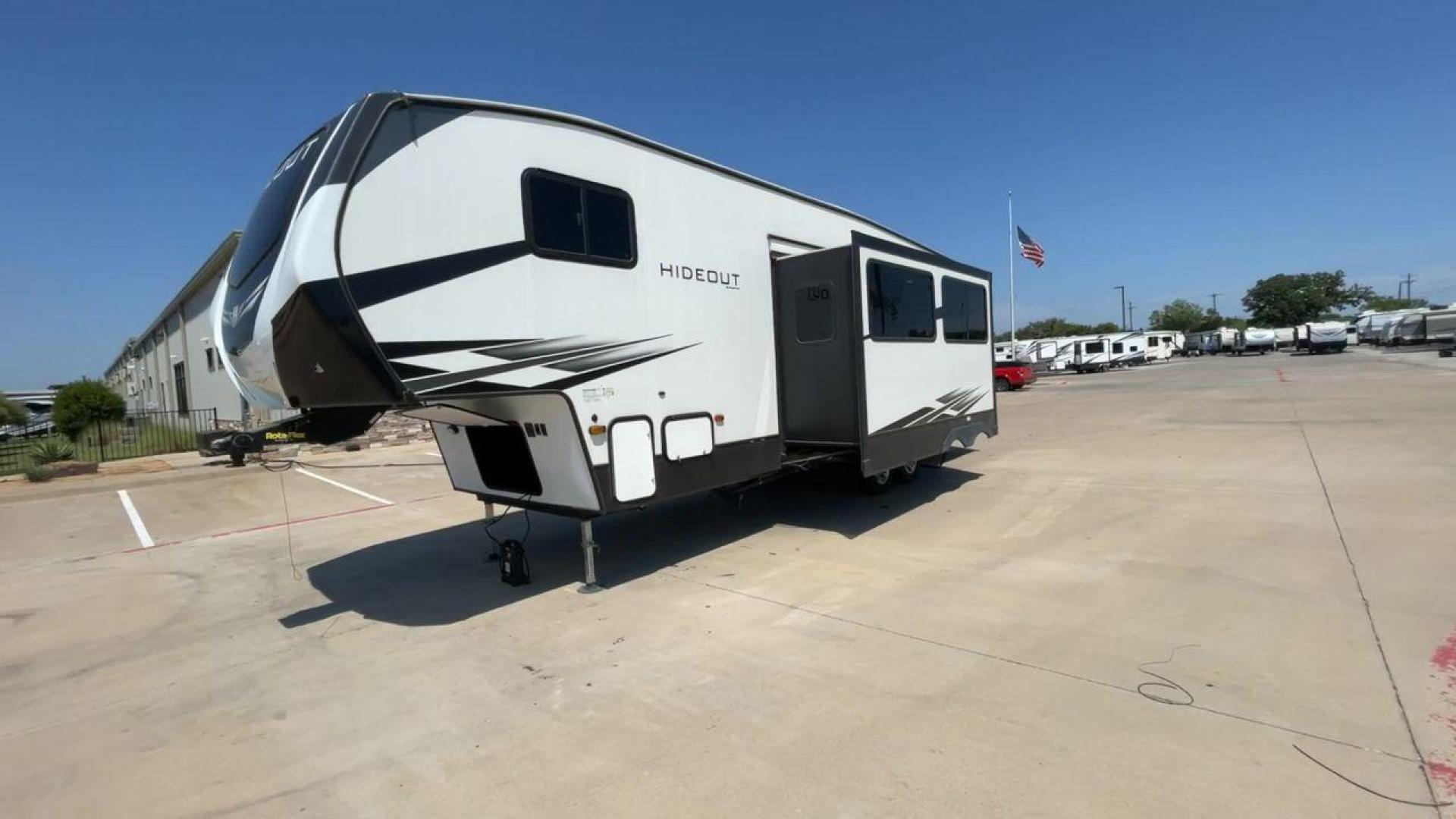 2021 KEYSTONE HIDEOUT 301DBS (4YDF30120M1) , Length: 34.17 ft. | Dry Weight: 8,669 lbs. | Gross Weight: 12,100 lbs. | Slides: 1 transmission, located at 4319 N Main St, Cleburne, TX, 76033, (817) 678-5133, 32.385960, -97.391212 - Photo#5