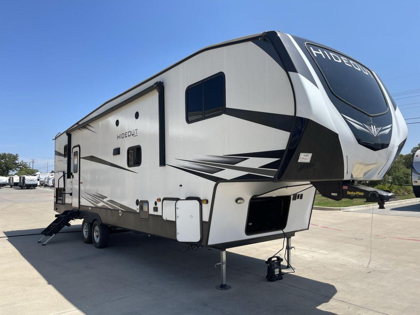 2021 KEYSTONE HIDEOUT 301DBS (4YDF30120M1) , Length: 34.17 ft. | Dry Weight: 8,669 lbs. | Gross Weight: 12,100 lbs. | Slides: 1 transmission, located at 4319 N Main St, Cleburne, TX, 76033, (817) 678-5133, 32.385960, -97.391212 - Photo#22