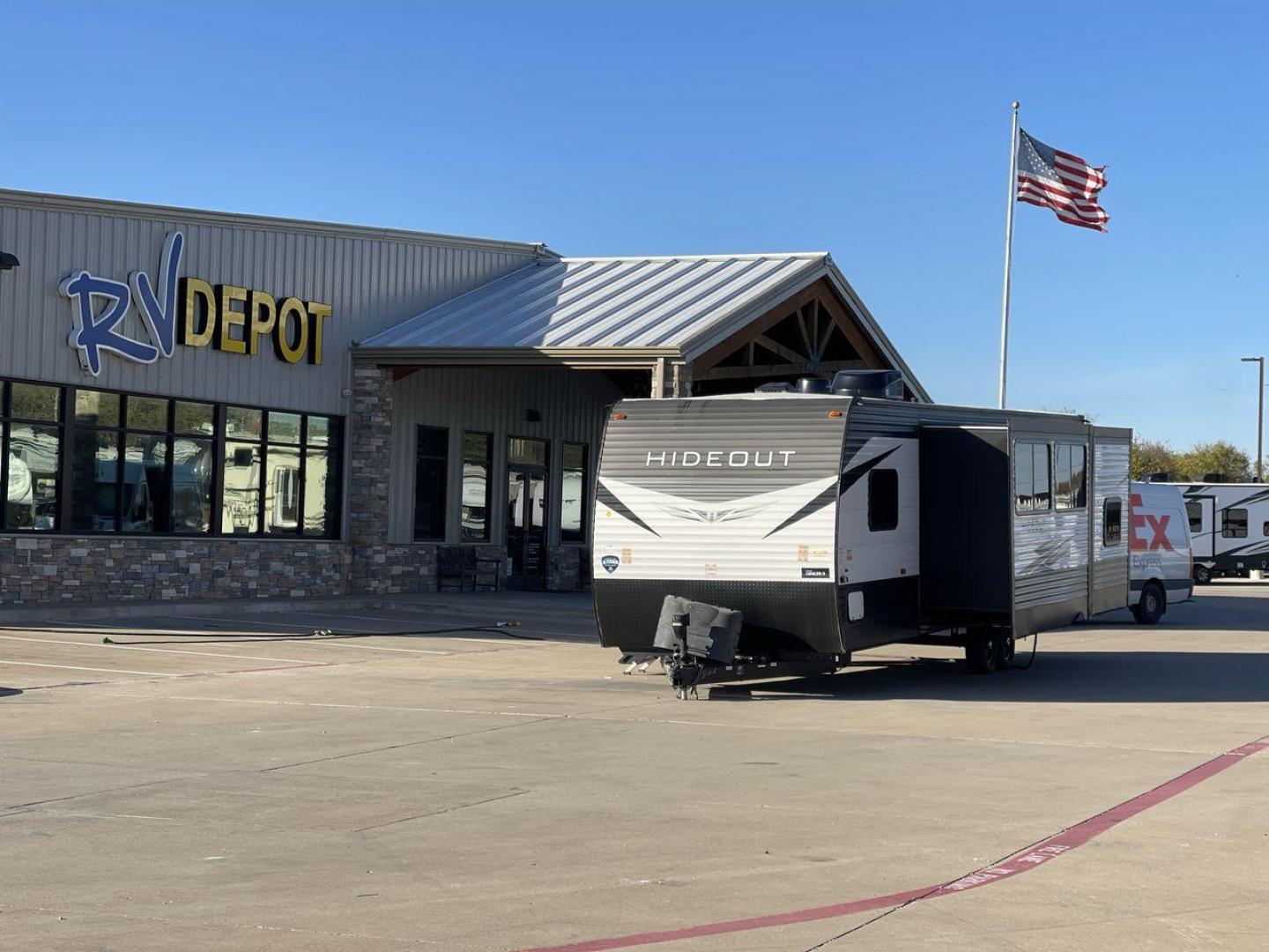 2021 KEYSTONE HIDEOUT 318BR (4YDT31824M7) , Length: 35.92 ft. | Dry Weight: 7,686 lbs. | Gross Weight: 9,700 lbs. | Slides: 2 transmission, located at 4319 N Main St, Cleburne, TX, 76033, (817) 678-5133, 32.385960, -97.391212 - Photo#0