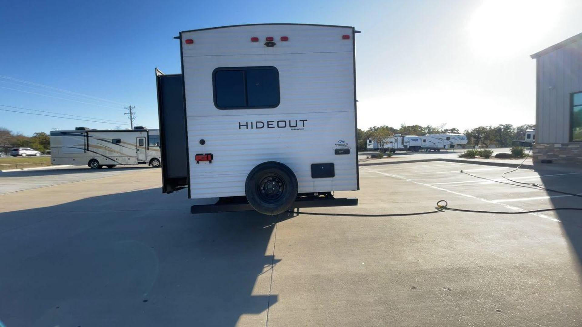 2021 KEYSTONE HIDEOUT 318BR (4YDT31824M7) , Length: 35.92 ft. | Dry Weight: 7,686 lbs. | Gross Weight: 9,700 lbs. | Slides: 2 transmission, located at 4319 N Main St, Cleburne, TX, 76033, (817) 678-5133, 32.385960, -97.391212 - Photo#8