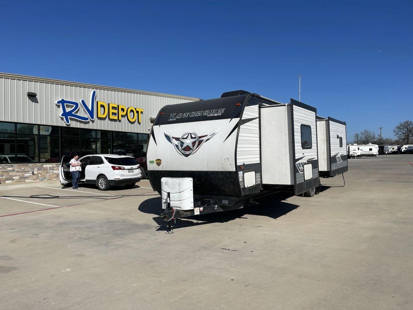 2021 KEYSTONE LONGHORN 340RE (4YDT3402XMS) , Length: 38 ft | Slides: 3 transmission, located at 4319 N Main St, Cleburne, TX, 76033, (817) 678-5133, 32.385960, -97.391212 - Measuring an impressive 38 feet, the 2021 Crossroads Longhorn 340RE features a meticulously designed interior that combines sophistication with practicality. Introducing the Longhorn 340RE with a sophisticated floorplan, meticulously crafted to enhance your comfort during your journeys. Step inside - Photo#0