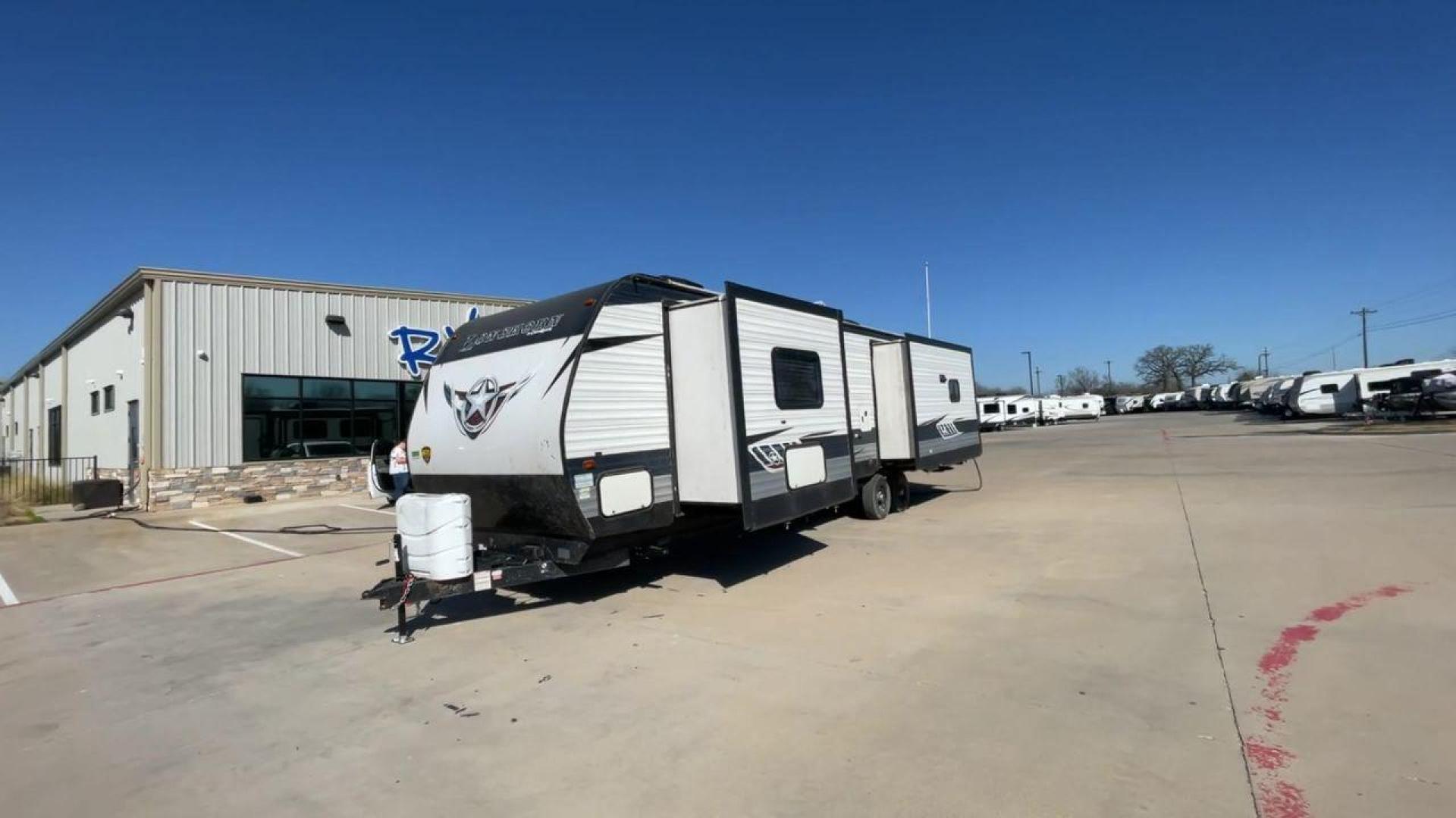 2021 KEYSTONE LONGHORN 340RE (4YDT3402XMS) , Length: 38 ft | Slides: 3 transmission, located at 4319 N Main St, Cleburne, TX, 76033, (817) 678-5133, 32.385960, -97.391212 - Measuring an impressive 38 feet, the 2021 Crossroads Longhorn 340RE features a meticulously designed interior that combines sophistication with practicality. Introducing the Longhorn 340RE with a sophisticated floorplan, meticulously crafted to enhance your comfort during your journeys. Step inside - Photo#5