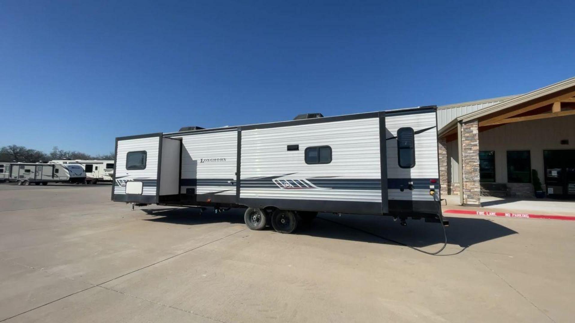 2021 KEYSTONE LONGHORN 340RE (4YDT3402XMS) , Length: 38 ft | Slides: 3 transmission, located at 4319 N Main St, Cleburne, TX, 76033, (817) 678-5133, 32.385960, -97.391212 - Measuring an impressive 38 feet, the 2021 Crossroads Longhorn 340RE features a meticulously designed interior that combines sophistication with practicality. Introducing the Longhorn 340RE with a sophisticated floorplan, meticulously crafted to enhance your comfort during your journeys. Step inside - Photo#7