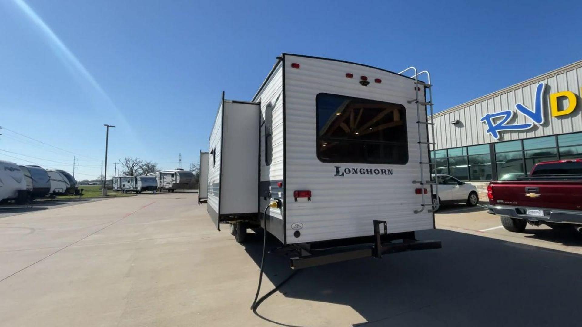 2021 KEYSTONE LONGHORN 340RE (4YDT3402XMS) , Length: 38 ft | Slides: 3 transmission, located at 4319 N Main St, Cleburne, TX, 76033, (817) 678-5133, 32.385960, -97.391212 - Measuring an impressive 38 feet, the 2021 Crossroads Longhorn 340RE features a meticulously designed interior that combines sophistication with practicality. Introducing the Longhorn 340RE with a sophisticated floorplan, meticulously crafted to enhance your comfort during your journeys. Step inside - Photo#8