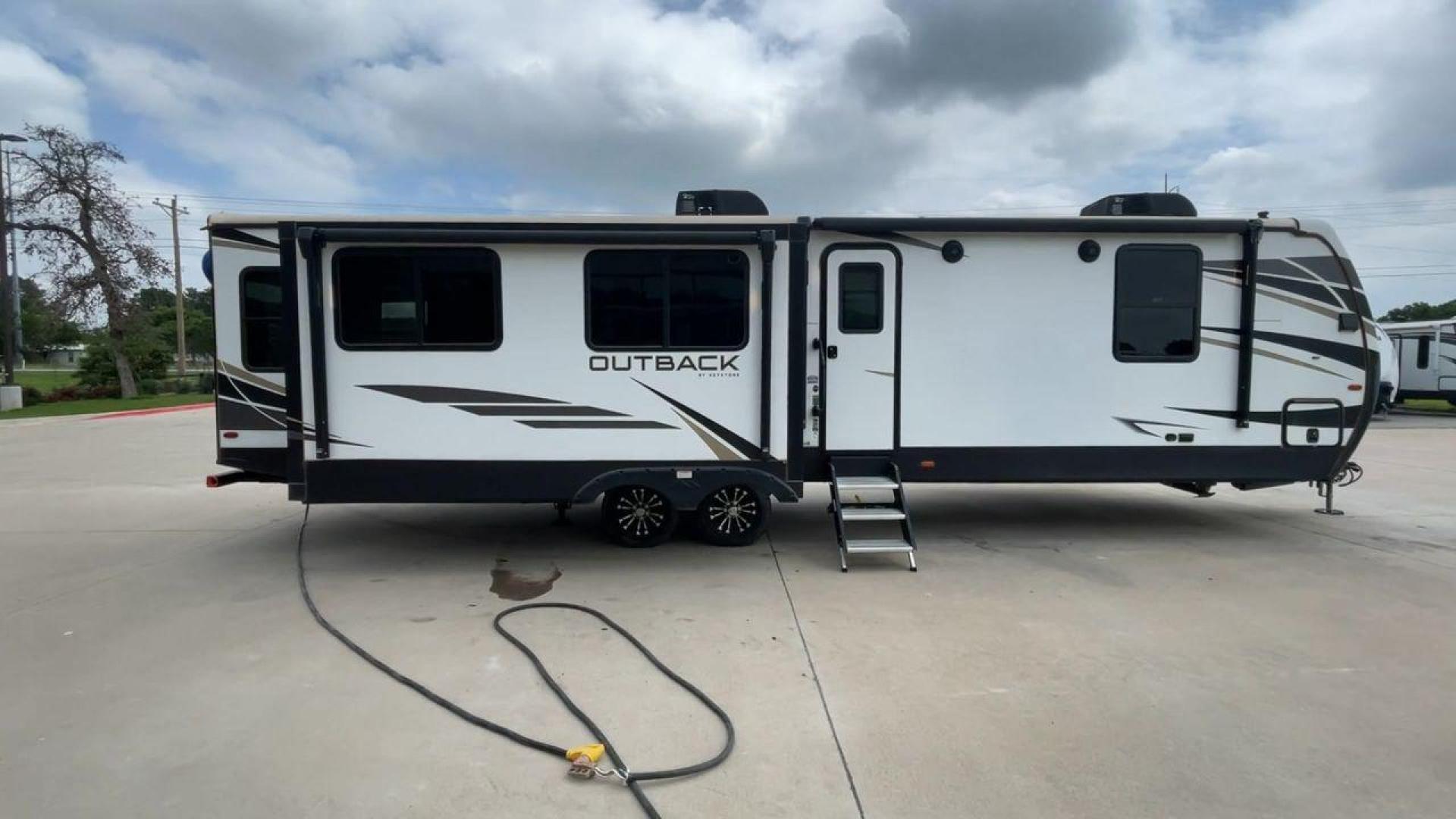 2021 KEYSTONE OUTBACK 328RL (4YDT3282XMB) , located at 4319 N Main St, Cleburne, TX, 76033, (817) 678-5133, 32.385960, -97.391212 - Photo#2