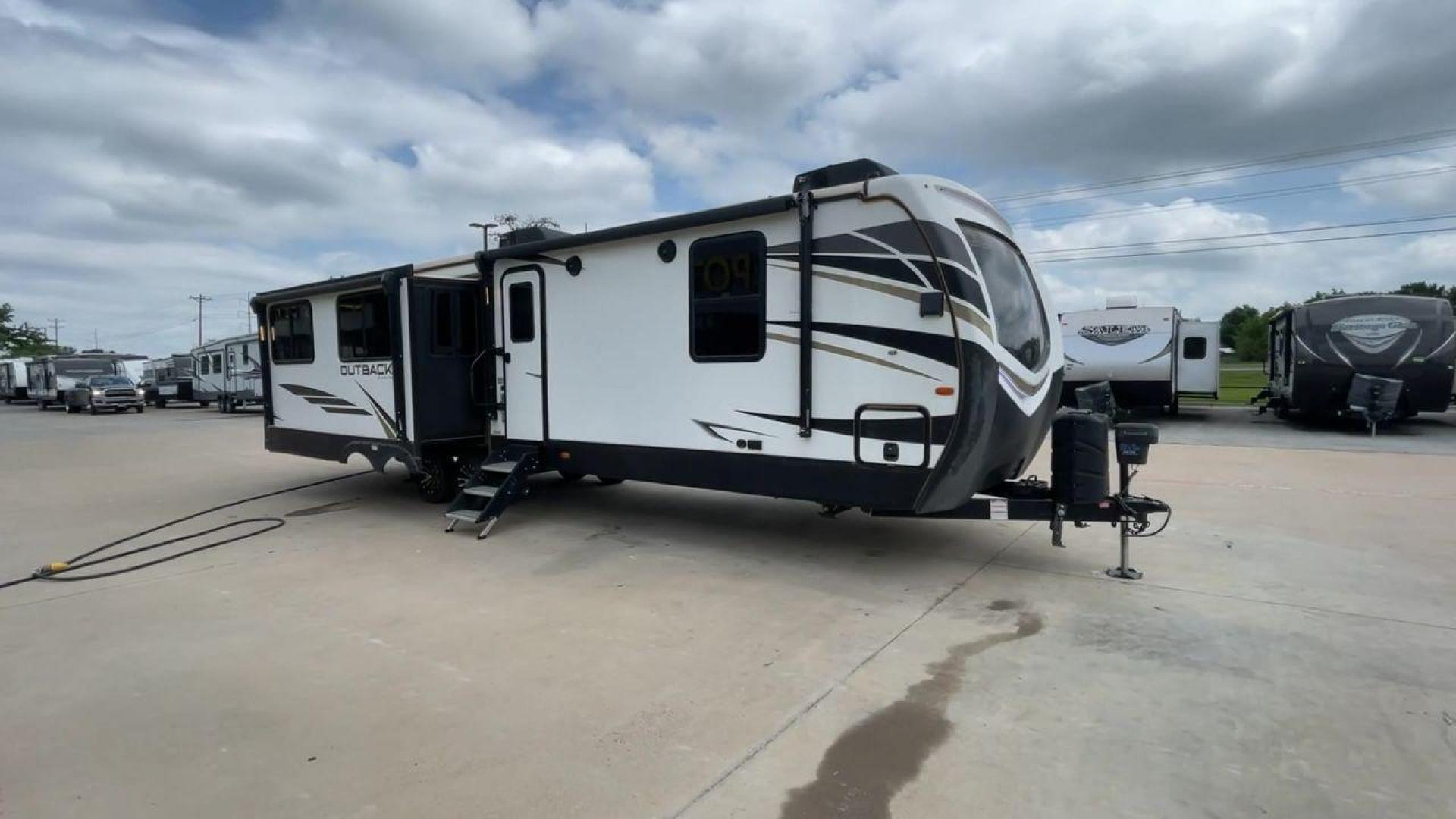 2021 KEYSTONE OUTBACK 328RL (4YDT3282XMB) , located at 4319 N Main St, Cleburne, TX, 76033, (817) 678-5133, 32.385960, -97.391212 - Photo#3