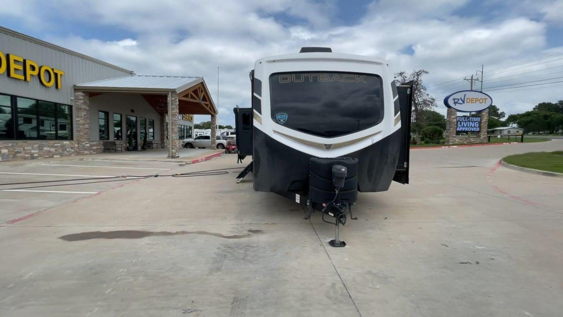 2021 KEYSTONE OUTBACK 328RL (4YDT3282XMB) , located at 4319 N Main St, Cleburne, TX, 76033, (817) 678-5133, 32.385960, -97.391212 - Photo#4