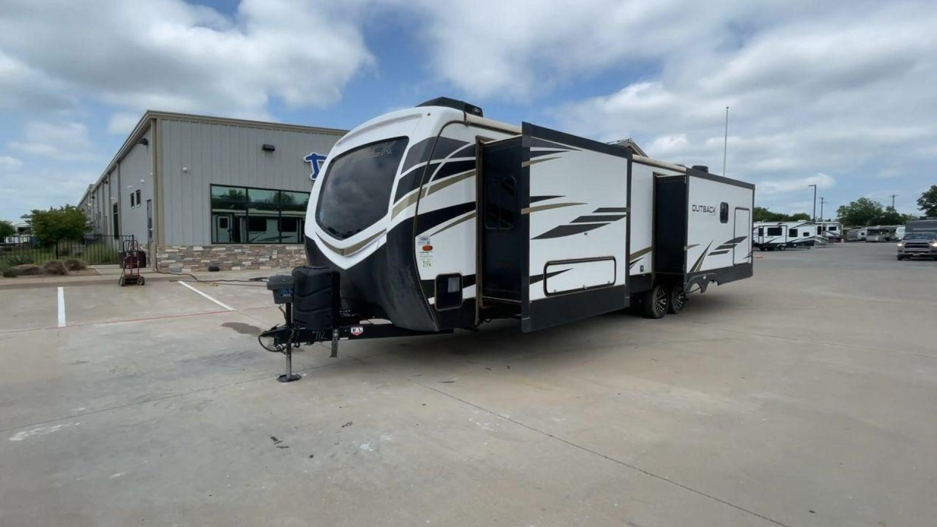 2021 KEYSTONE OUTBACK 328RL (4YDT3282XMB) , located at 4319 N Main St, Cleburne, TX, 76033, (817) 678-5133, 32.385960, -97.391212 - Photo#5