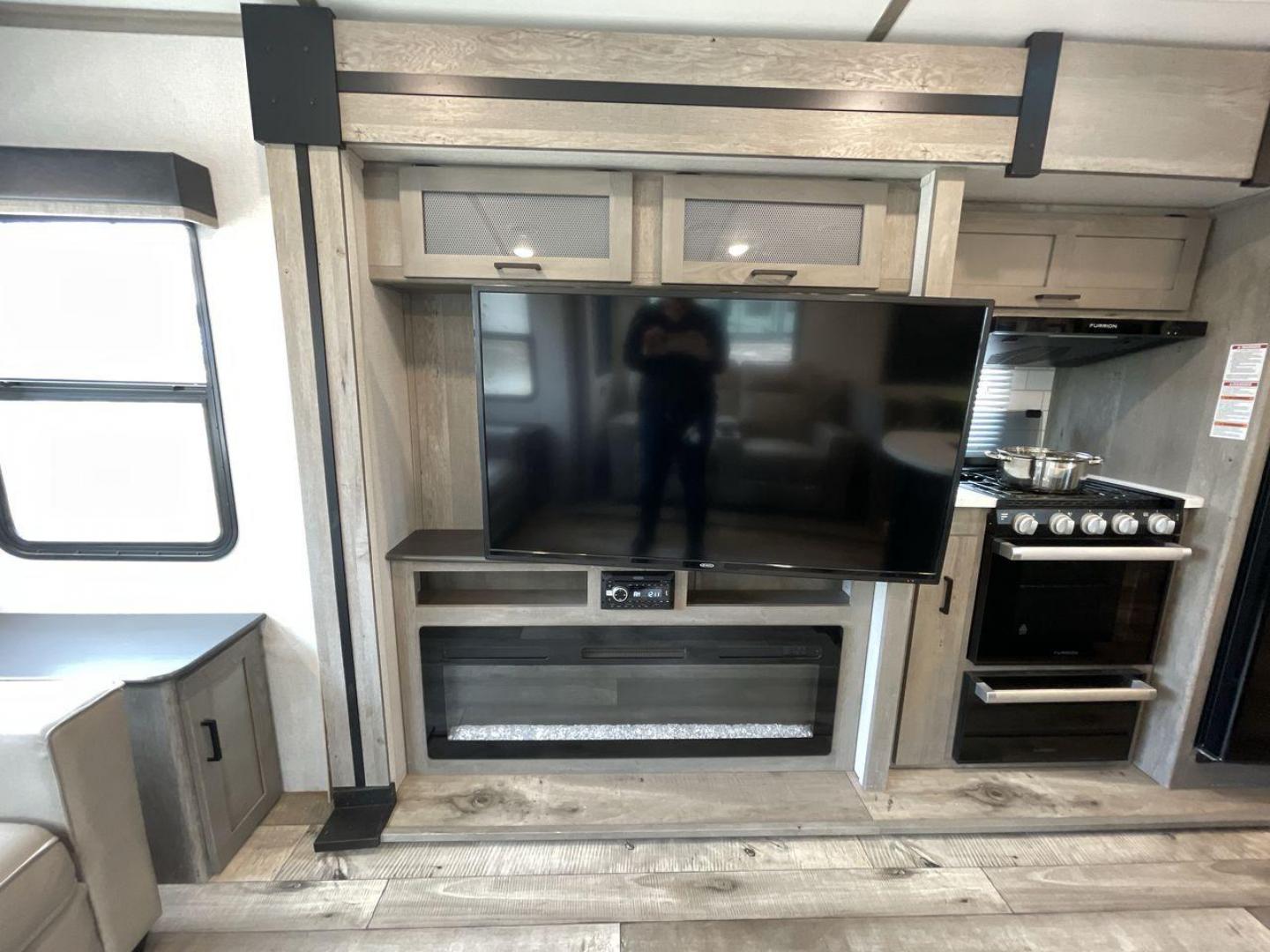 2021 KEYSTONE OUTBACK 328RL (4YDT3282XMB) , located at 4319 N Main St, Cleburne, TX, 76033, (817) 678-5133, 32.385960, -97.391212 - Photo#20