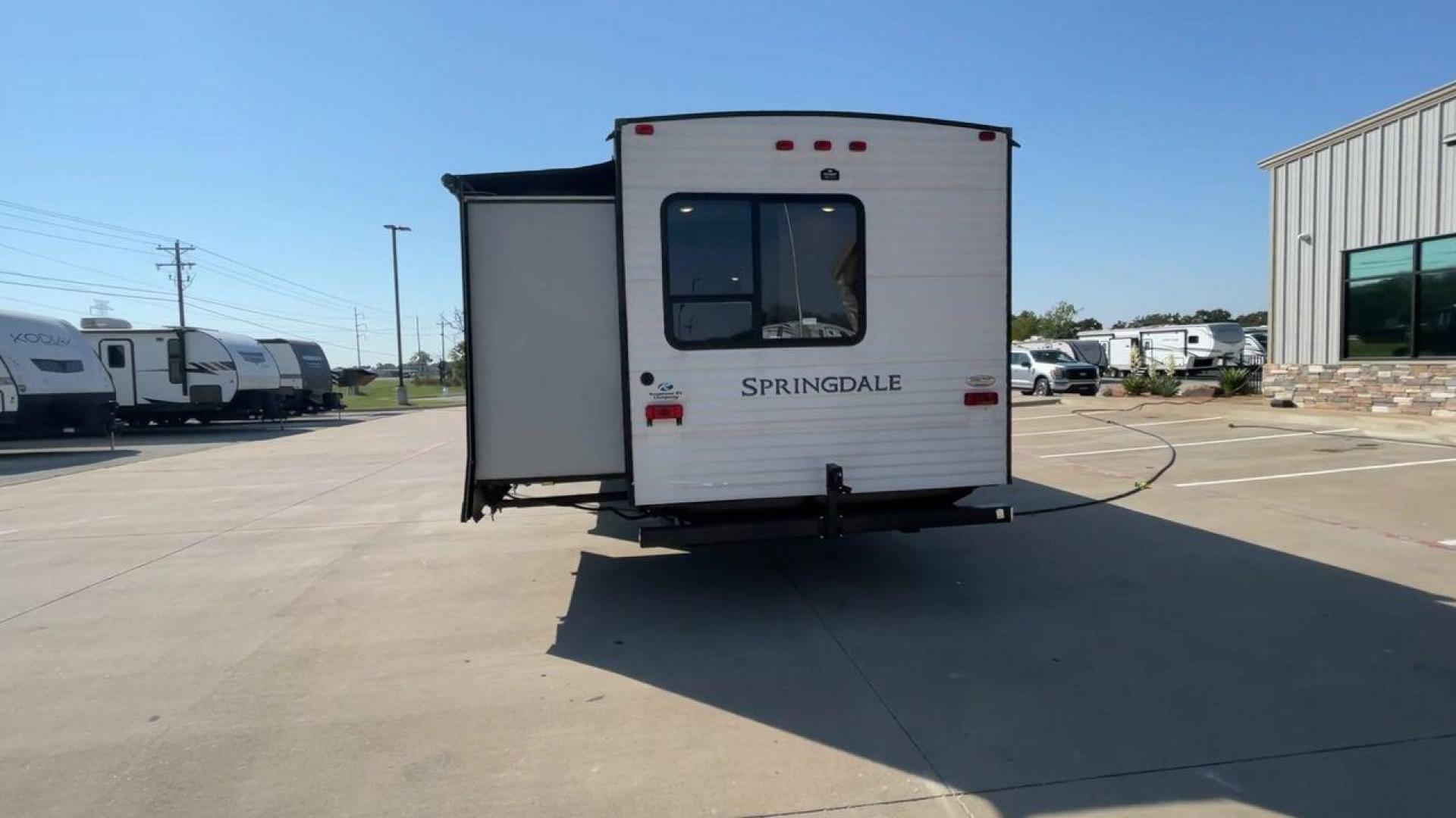 2021 KEYSTONE SPRINGDALE 301TR (4YDT30129M3) , Length: 35 ft. | Dry Weight: 7,915 lbs. | Gross Weight: 9,660 lbs. | Slides: 2 transmission, located at 4319 N Main St, Cleburne, TX, 76033, (817) 678-5133, 32.385960, -97.391212 - The 2021 Keystone Springdale 301TR is a 35-foot travel trailer that offers a blend of comfort, style, and functionality. Weighing in at a dry weight of 7,915 lbs. and a gross weight of 9,660 lbs., this spacious RV features two slide-outs, which greatly enhance the interior living space. The exterior - Photo#8