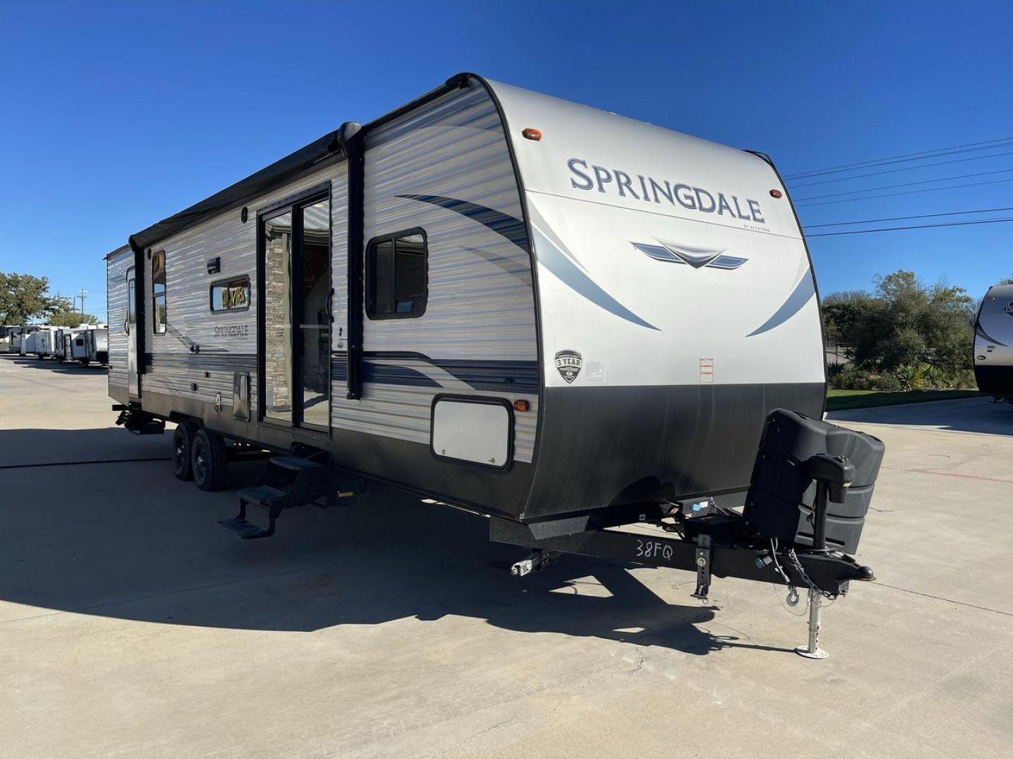 2021 KEYSTONE SPRINGDALE 38FQ (4YDT38F27M3) , Length: 38.92 ft. | Dry Weight: 8,701 lbs. | Gross Weight: 11,135 lbs. | Slides: 2 transmission, located at 4319 N Main St, Cleburne, TX, 76033, (817) 678-5133, 32.385960, -97.391212 - Photo#22