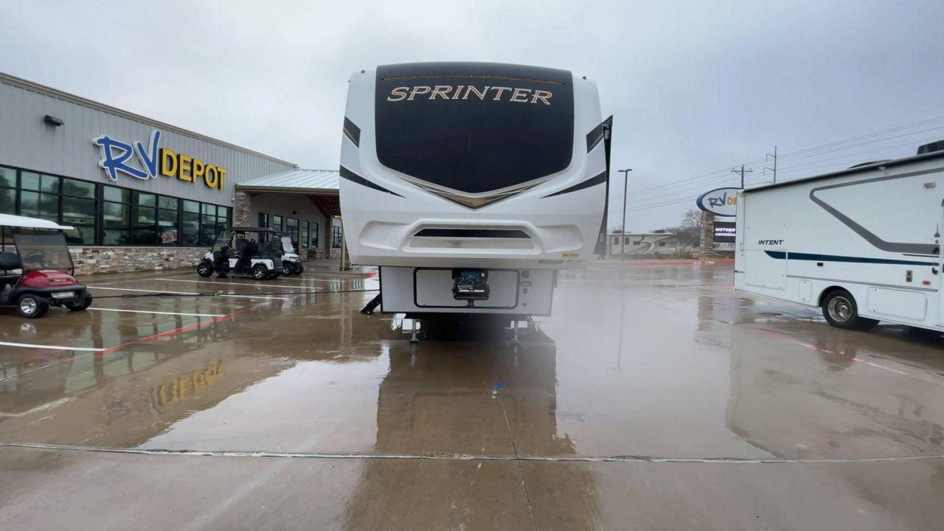 2021 KEYSTONE SPRINTER 35BH (4YDF35B21M1) , Slides: 3 transmission, located at 4319 N Main St, Cleburne, TX, 76033, (817) 678-5133, 32.385960, -97.391212 - Photo#4