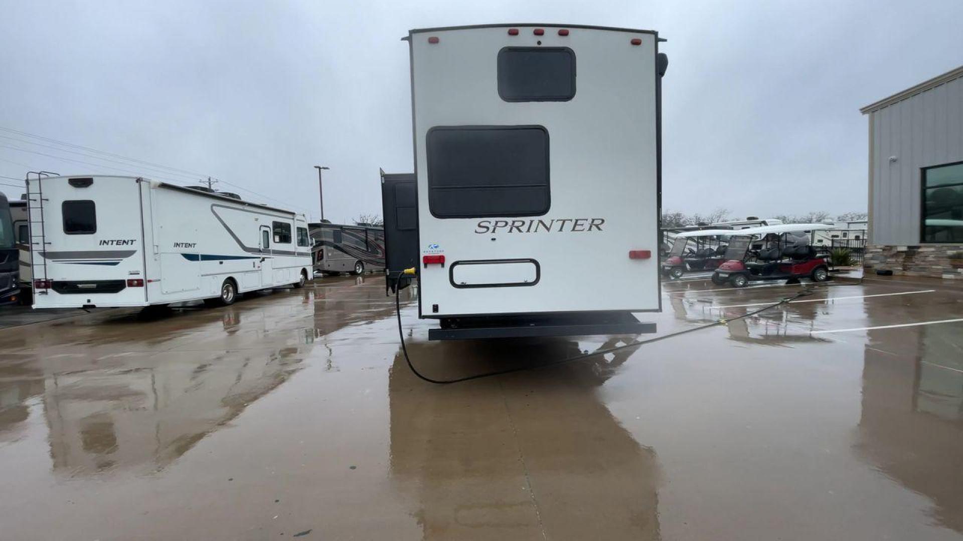 2021 KEYSTONE SPRINTER 35BH (4YDF35B21M1) , Slides: 3 transmission, located at 4319 N Main St, Cleburne, TX, 76033, (817) 678-5133, 32.385960, -97.391212 - Photo#8