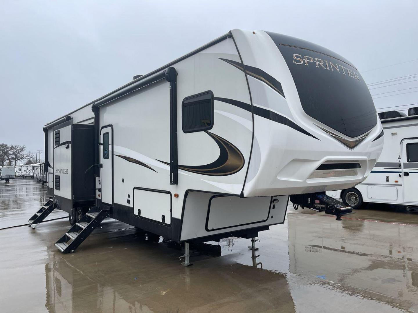 2021 KEYSTONE SPRINTER 35BH (4YDF35B21M1) , Slides: 3 transmission, located at 4319 N Main St, Cleburne, TX, 76033, (817) 678-5133, 32.385960, -97.391212 - Photo#23