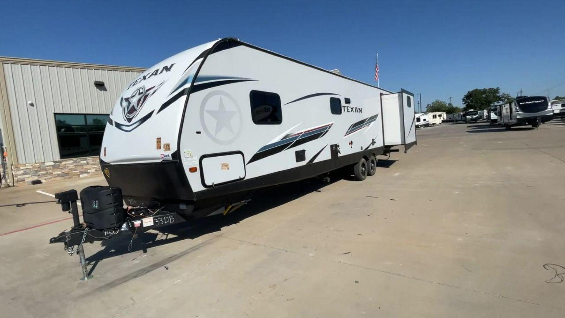 2021 KEYSTONE TEXAN 33DB (4YDT33D22M6) , located at 4319 N Main St, Cleburne, TX, 76033, (817) 678-5133, 32.385960, -97.391212 - The 2021 Keystone Texan 33DB is an exceptional travel trailer that combines luxury, comfort, and practicality. Measuring 37 feet in length, this RV provides ample space for all your travel needs. The exterior is equipped with a rear, solid ladder for roof access, ensuring convenience for maintenance - Photo#5