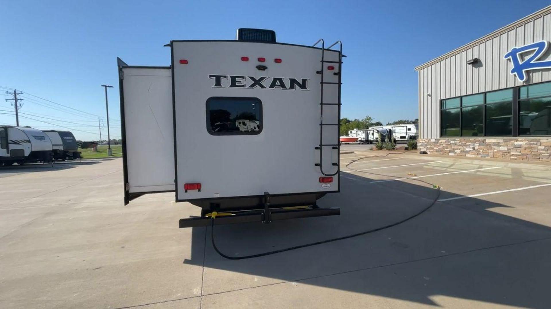 2021 KEYSTONE TEXAN 33DB (4YDT33D22M6) , located at 4319 N Main St, Cleburne, TX, 76033, (817) 678-5133, 32.385960, -97.391212 - The 2021 Keystone Texan 33DB is an exceptional travel trailer that combines luxury, comfort, and practicality. Measuring 37 feet in length, this RV provides ample space for all your travel needs. The exterior is equipped with a rear, solid ladder for roof access, ensuring convenience for maintenance - Photo#8