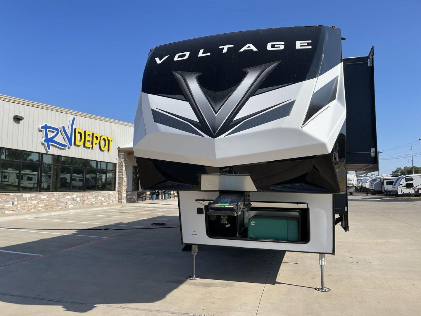 2021 KEYSTONE VOLTAGE 3615 (4YDF36128MZ) , Length: 38.92 ft. | Dry Weight: 14,020 lbs. | Slides: 3 transmission, located at 4319 N Main St, Cleburne, TX, 76033, (817) 678-5133, 32.385960, -97.391212 - The 2021 Keystone Voltage 3615, an exceptional fifth-wheel toy hauler that seamlessly combines luxury with versatility. Measuring 39 feet in length, this model features three slide-outs, providing an expansive and well-designed interior. The 3615 boasts a master bedroom with a king-size bed and ampl - Photo#0