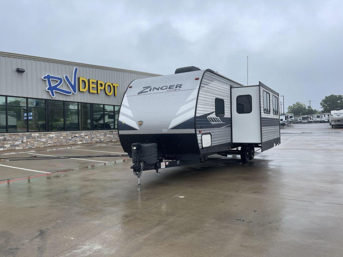 2021 KEYSTONE ZINGER 280RB (4YDT28023MS) , located at 4319 N Main St, Cleburne, TX, 76033, (817) 678-5133, 32.385960, -97.391212 - Photo#0