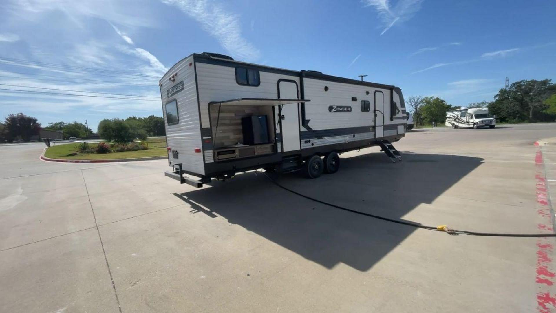 2021 KEYSTONE ZINGER 328SB (4YDT32821MS) , located at 4319 N Main St, Cleburne, TX, 76033, (817) 678-5133, 32.385960, -97.391212 - Photo#1