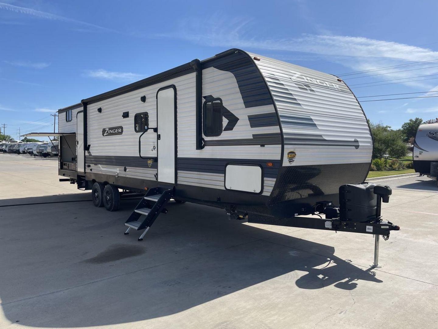 2021 KEYSTONE ZINGER 328SB (4YDT32821MS) , located at 4319 N Main St, Cleburne, TX, 76033, (817) 678-5133, 32.385960, -97.391212 - Photo#22