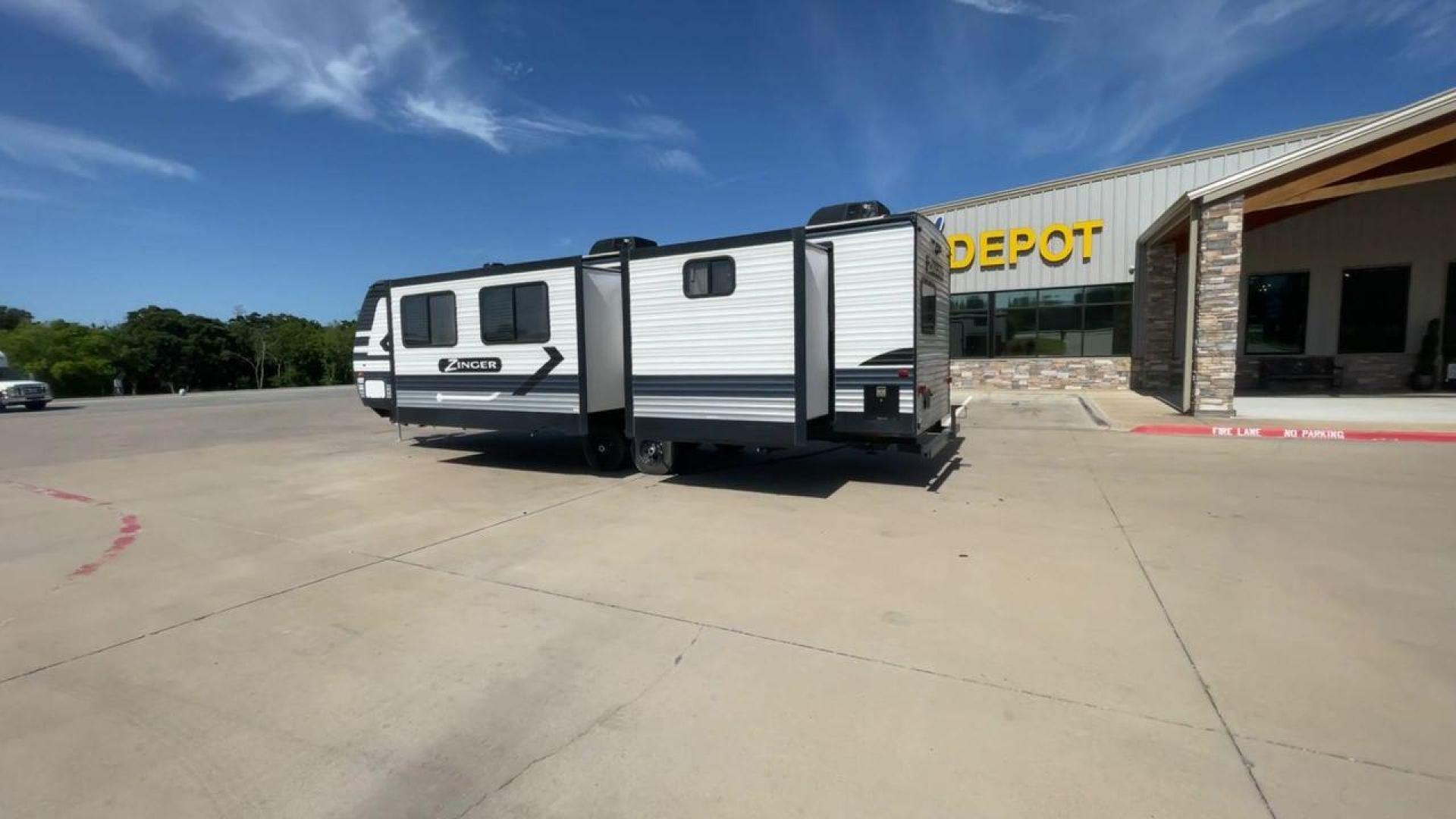 2021 KEYSTONE ZINGER 328SB (4YDT32821MS) , located at 4319 N Main St, Cleburne, TX, 76033, (817) 678-5133, 32.385960, -97.391212 - Photo#7